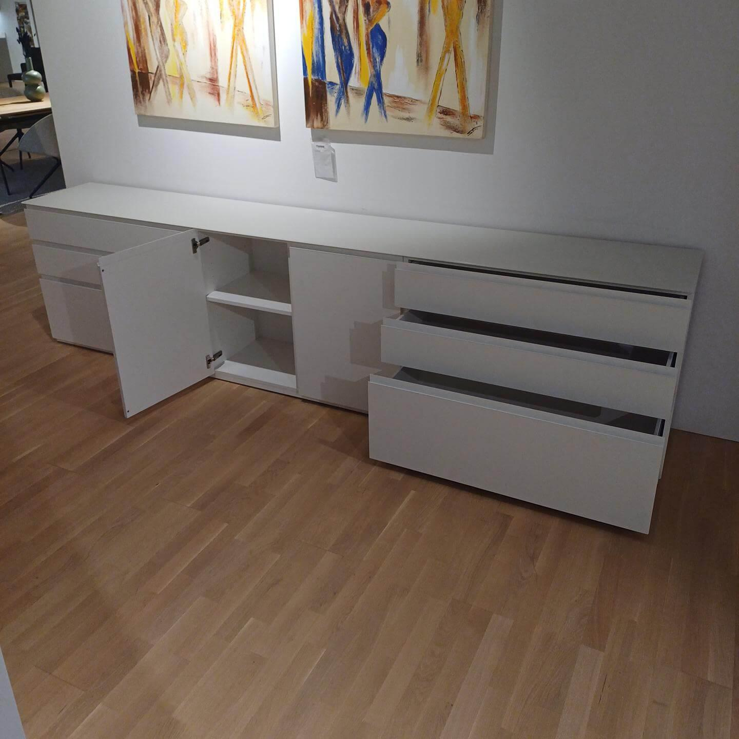 Sudbrock - Sideboard Cubo Glattlack 420 Verkehrsweiß Weiß Griffnut Metall Abdeckplatte Glas - 3