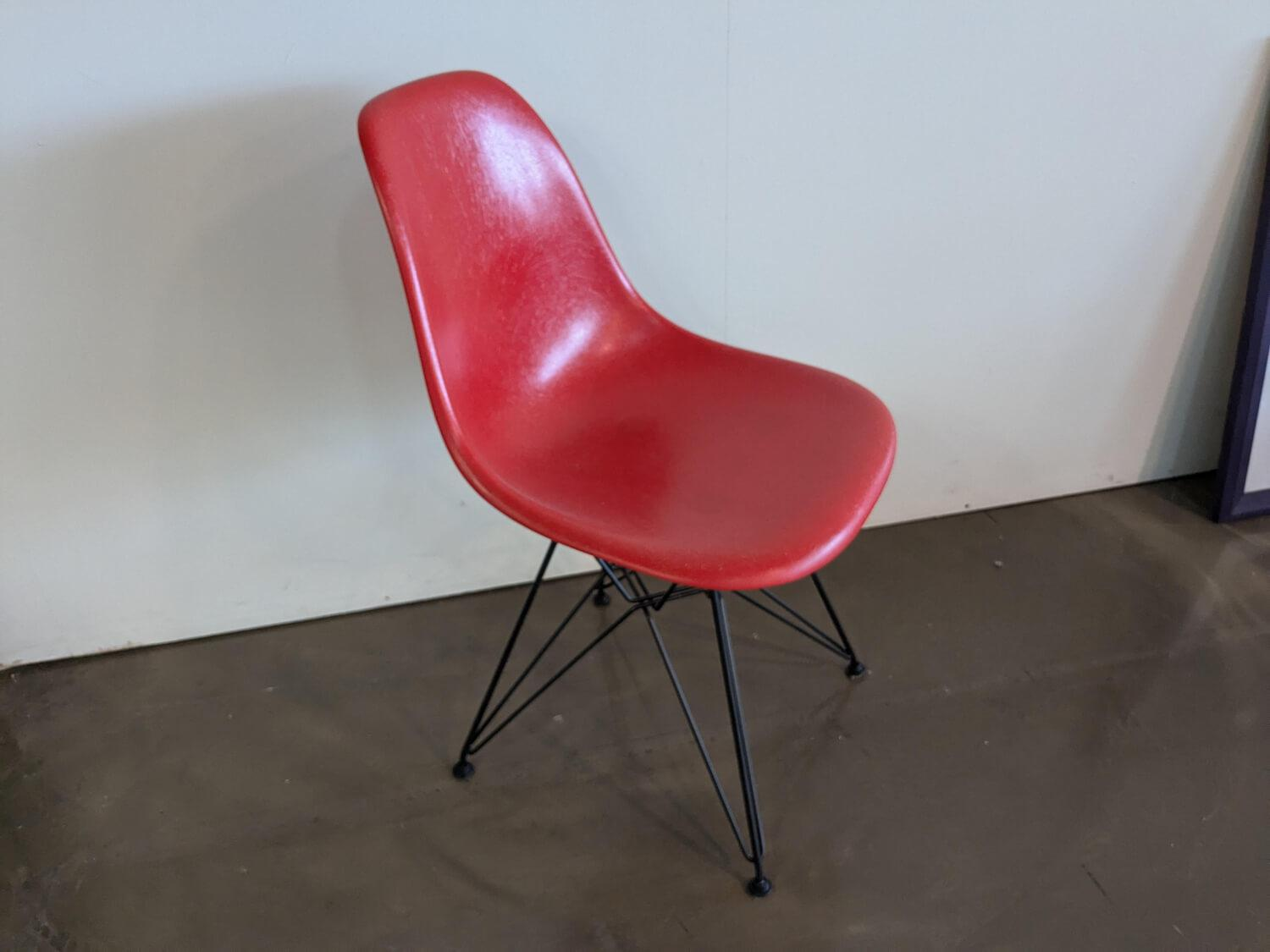 Vitra - Eames Sidechair DSR Schale Fiberglas Oxidrot Rot Gestell Stahl Schwarz Pulverbeschichtet - 6