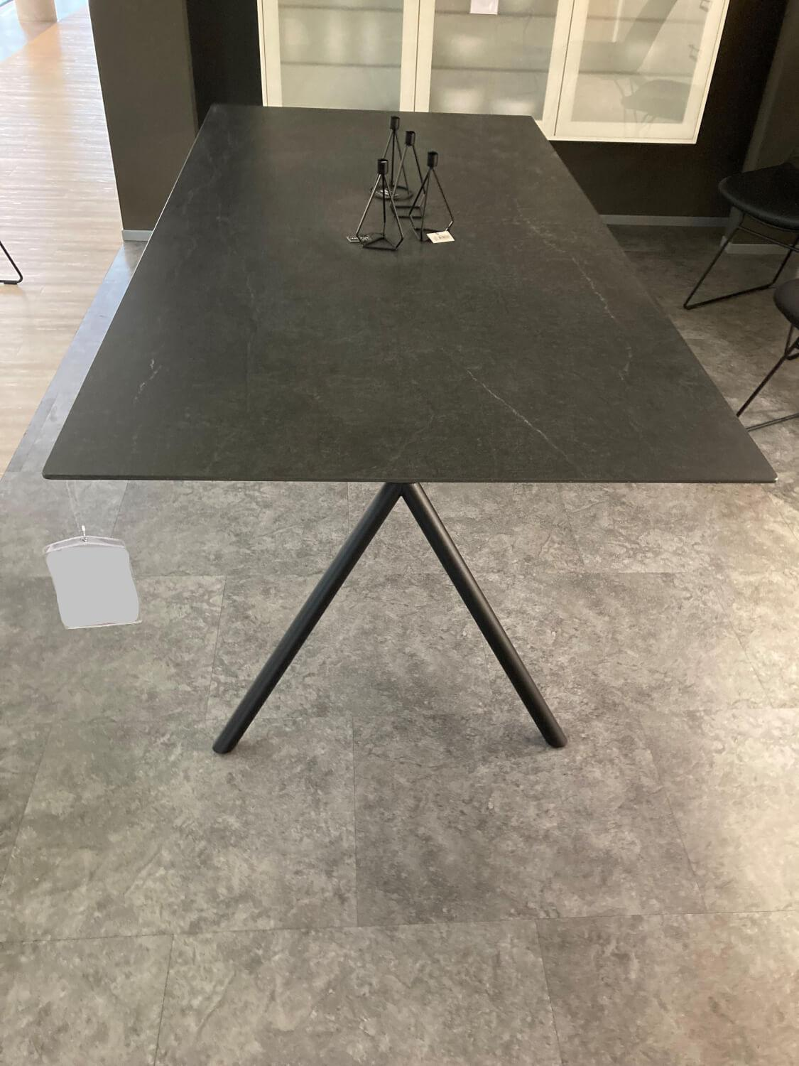 Bert Plantagie - Tisch Aiven Platte Dekton 1 D1205 Laos Industrial Anthrazit Gestell Metall Schwarz Pulverbeschichtet - 3