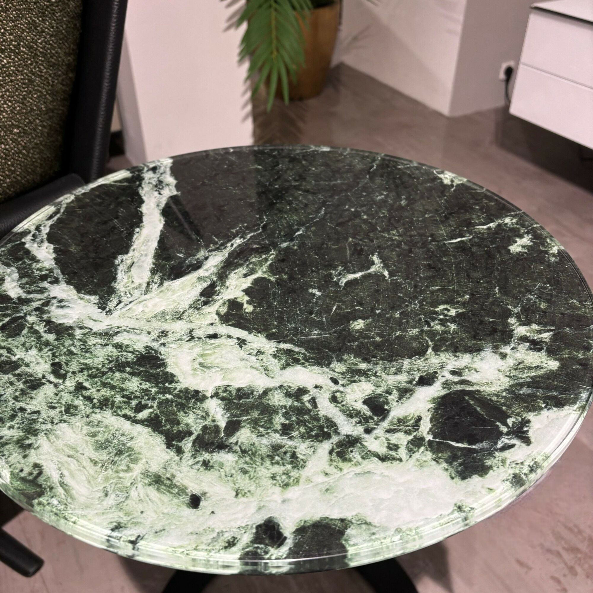 Ronald Schmitt Design - Beistelltisch Rondo Platte Glas Optiwhite Digitaldruck Grün Gestell Metall Tiefschwarz Stufenlos Höhenverstellbar - 2