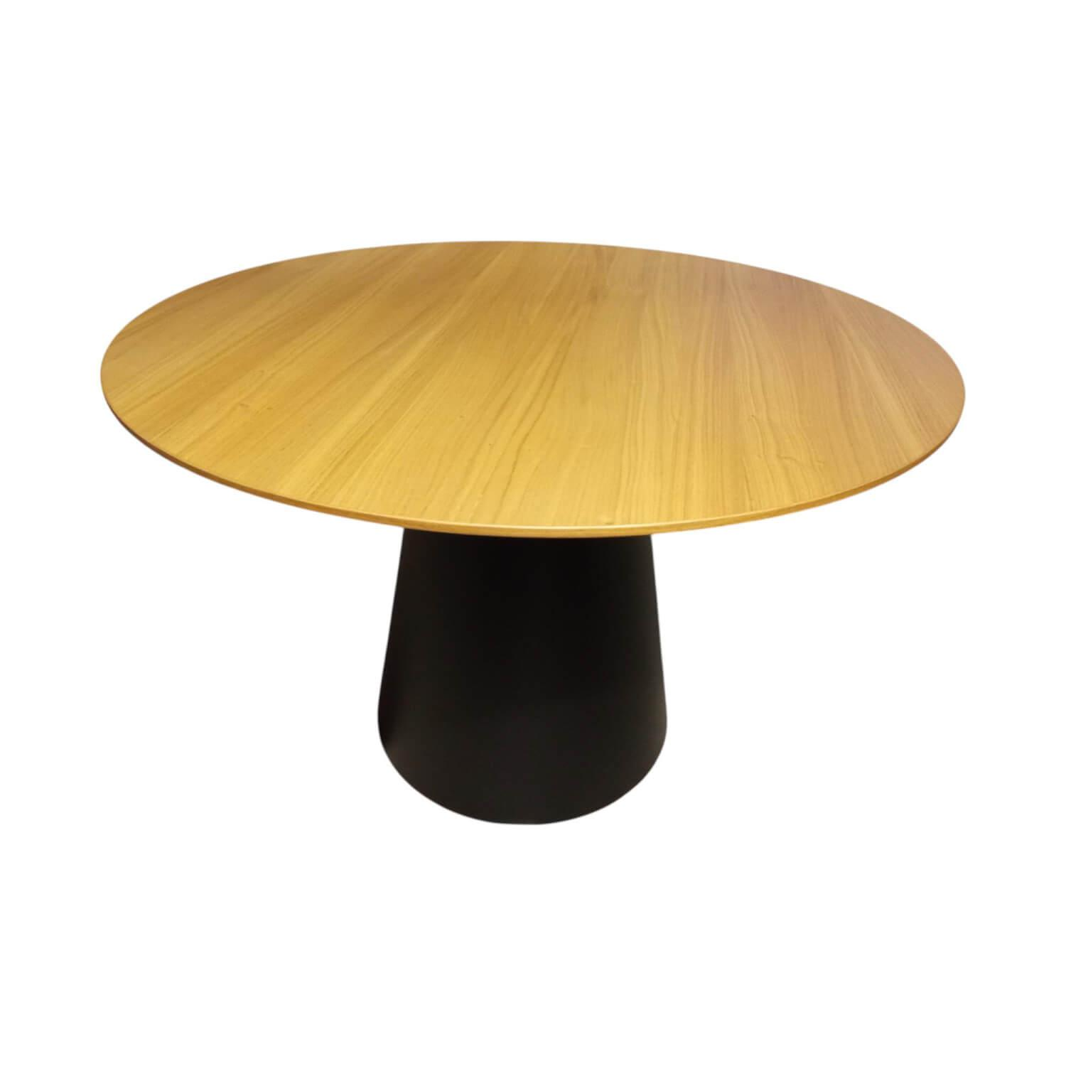 Raum.Freunde - Esstisch Ose Platte Wildeiche Furniert Mit Hartwachsöl Finish Kegelsäule Metall Schwarz - 1