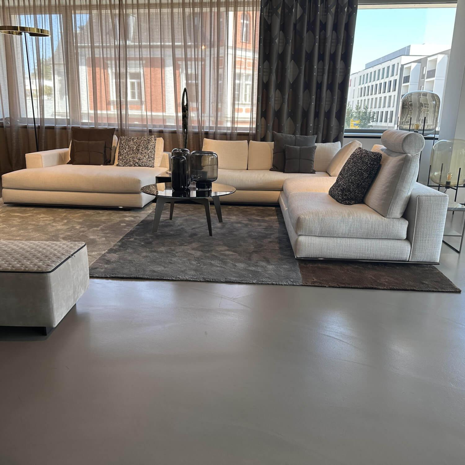 Minotti - Sofalandschaft Hamilton Stoff Nakano 01 Bianco mit Tischelement Kopfstütze und Kissenset - 4