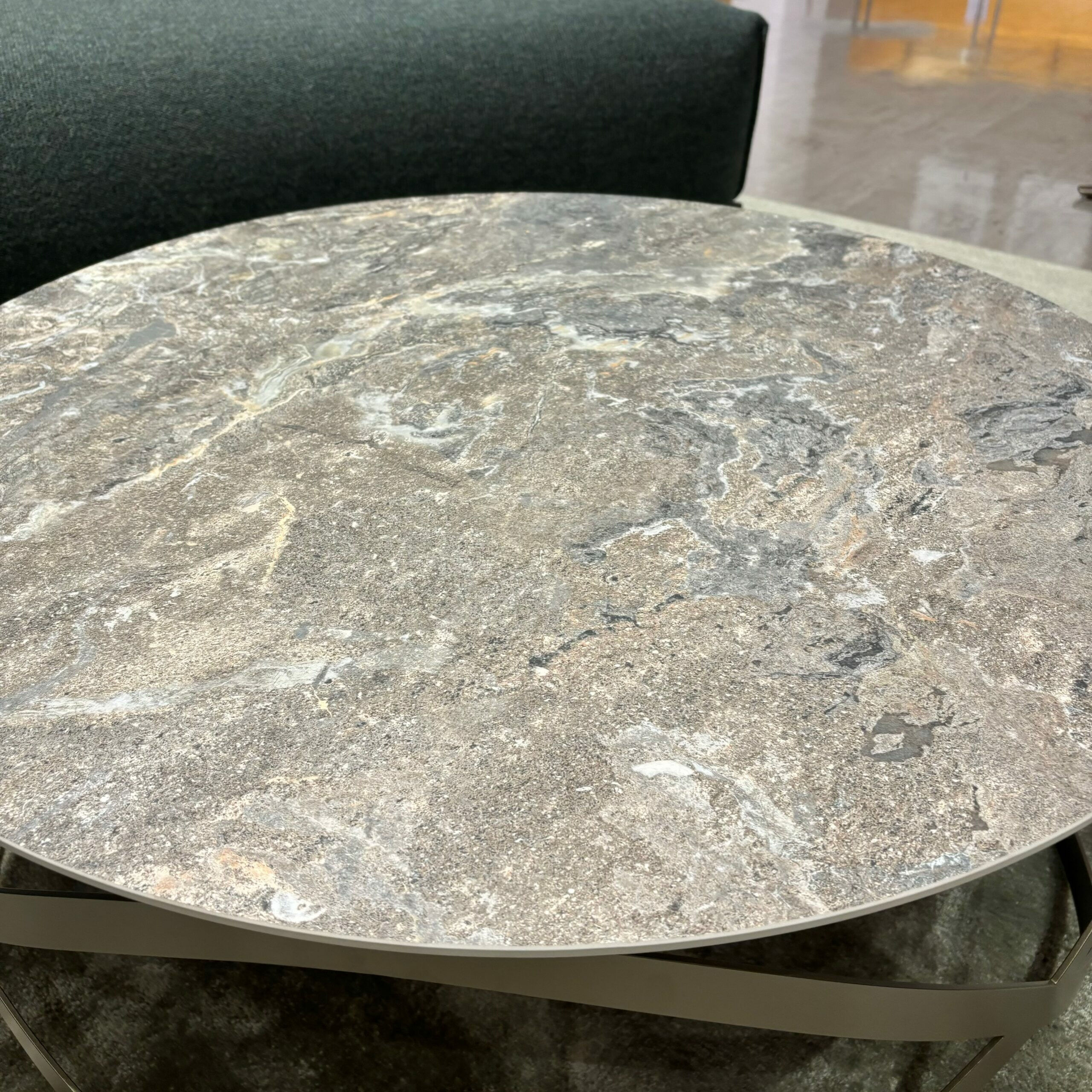 Ronald Schmitt Design - Couchtisch Candy Platte Keramik Golden Rock Grau Gestell Metall Bronze Gepulvert - 5