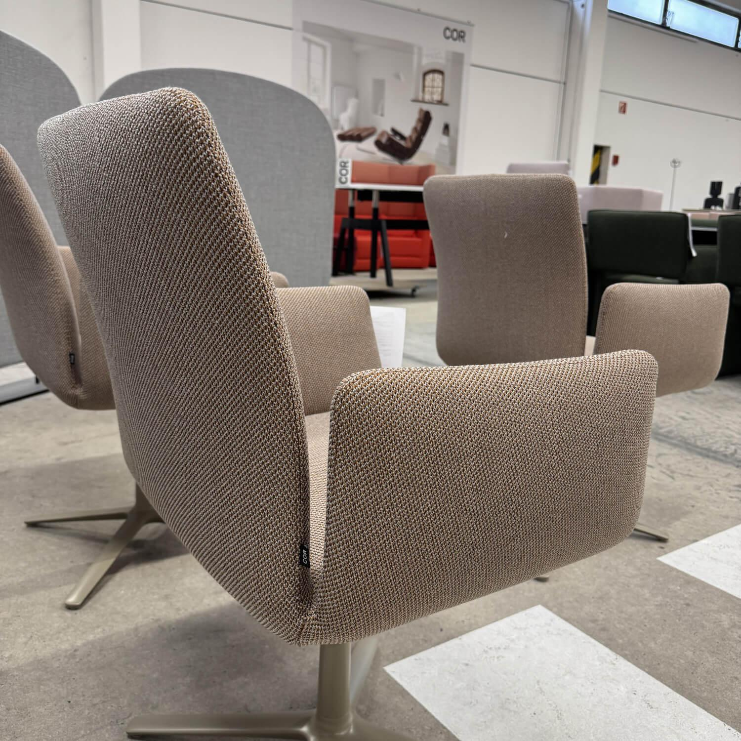 COR - 3er Set Drehstuhl Jalis 544 Stoff 8224 Bronze Braun 4 Fuß Gestell Lack RAL 070 60 10 Hellmahagoni Braun Grau - 9