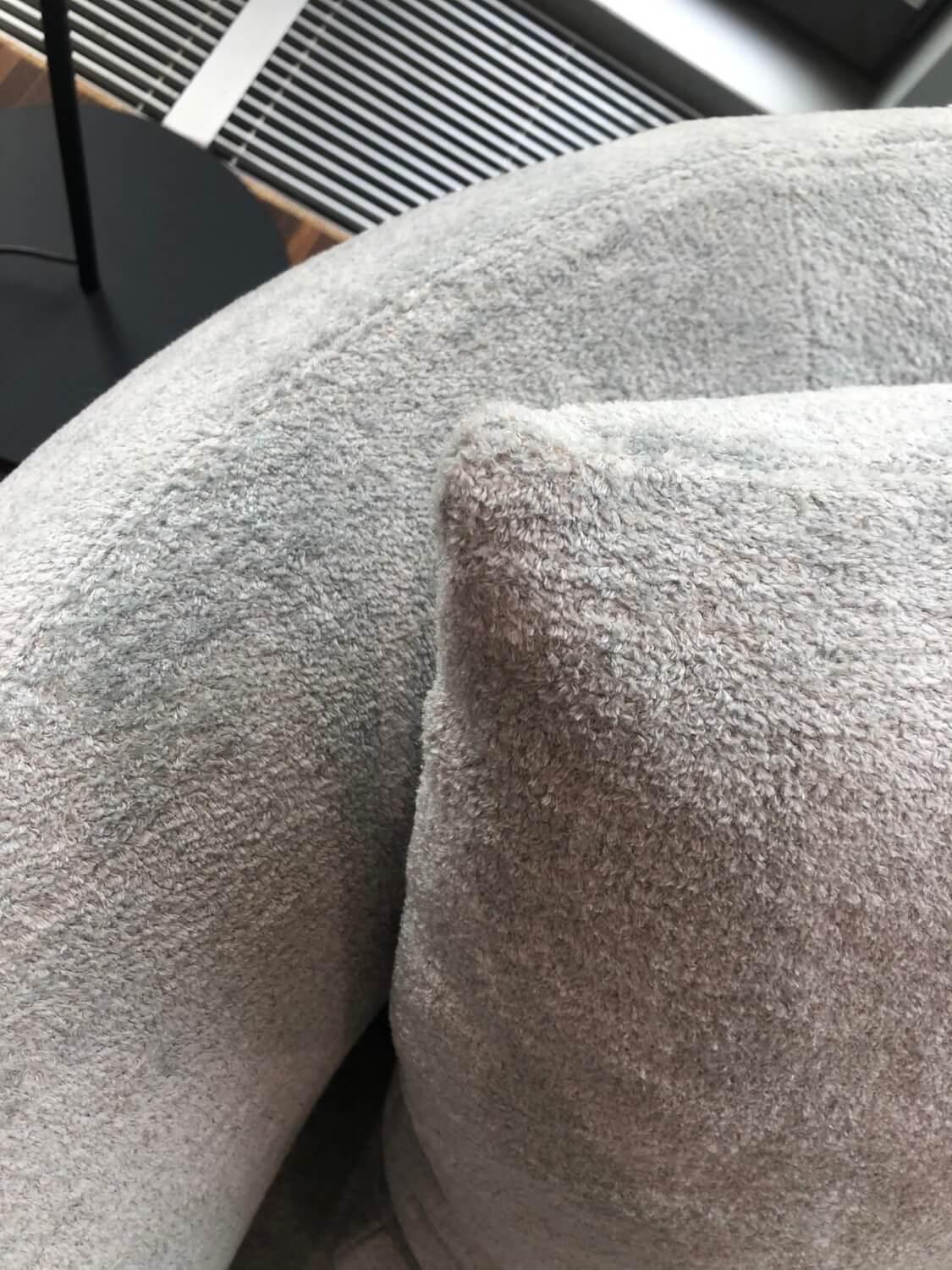 Moroso - Sofa Pacific Zweisitzer Major Stoff Yeti A8828 Crystal Water Blau mit 4 Kissen - 2