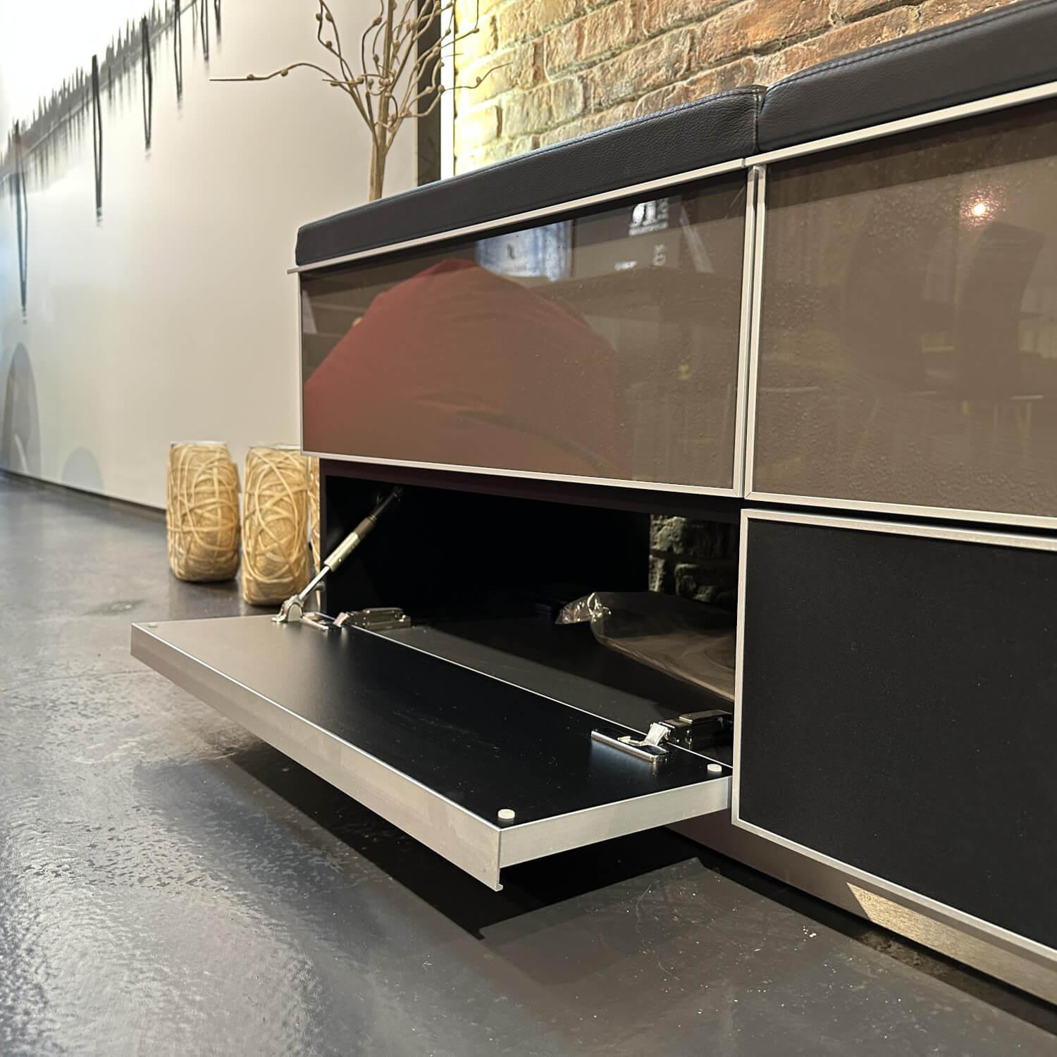 Spectral Smart Furniture - Medienmöbel Front Glas Korpus Schwarz Oberfläche Gepolstert - 7