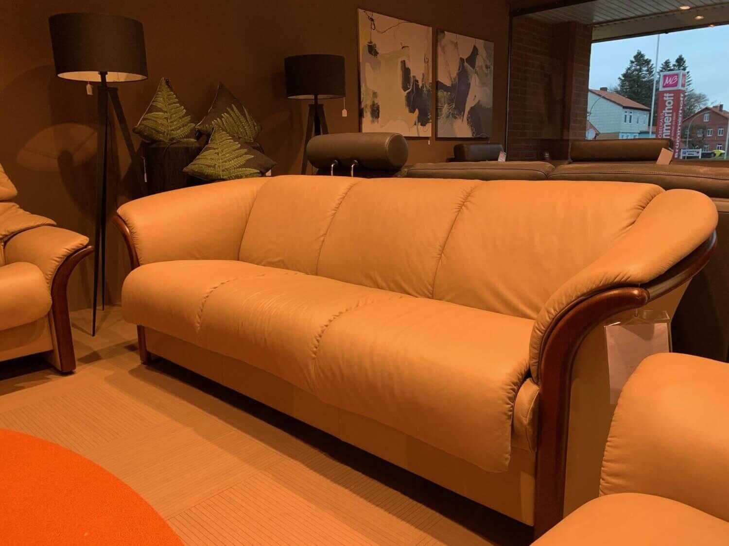 stressless-sofamodelle-garnitur-eldorado-manhattan-leder-paloma-sand-holz-braun-3-sofas-mit-hocker-a9bce3016661wWDBIwKA2pSKf Stressless - Garnitur Eldorado Manhattan Leder Paloma Sand Holz Braun 3 Sofas mit Hocker - 7