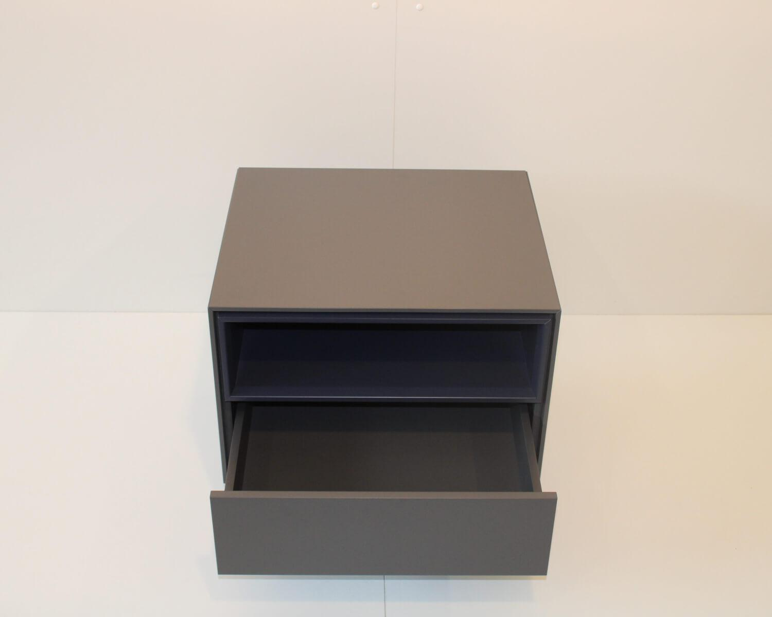 Nachttisch Holz Front .66 Granit Grau Nische .51 Nachtblau Füße Schwarz