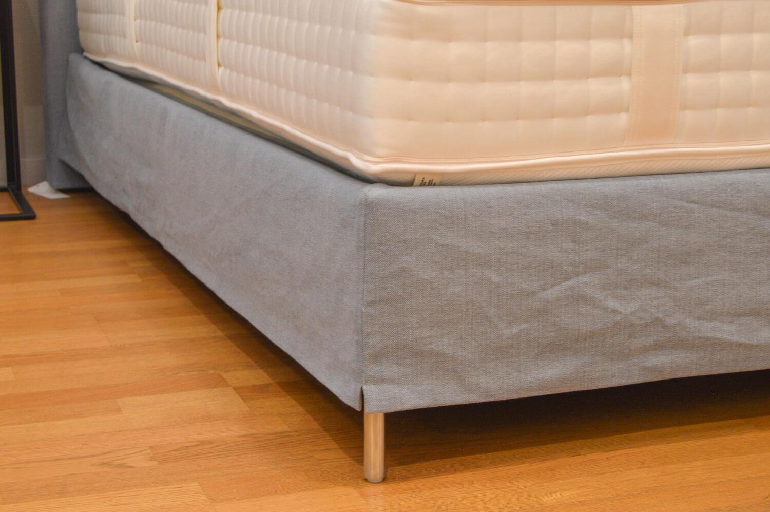 Schramm - Bett Origins mit Kopfteil Due Stoff Nils 440 Sky Blau Füße Chrom mit Matratze - 6