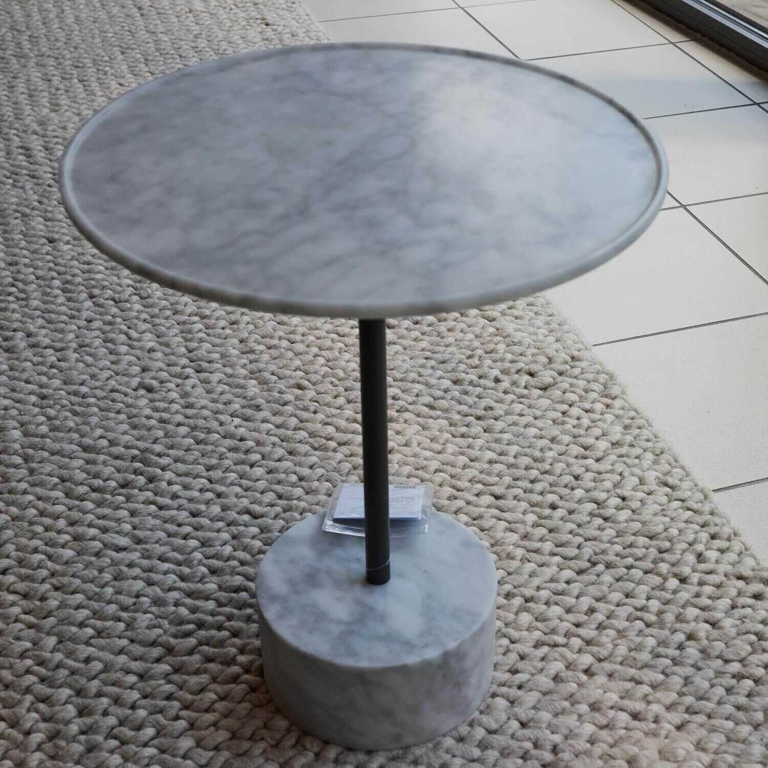 Cassina - Beistelltisch 9 Basis Und Platte Marmor Carrara  Gestell Anthrazit - 1