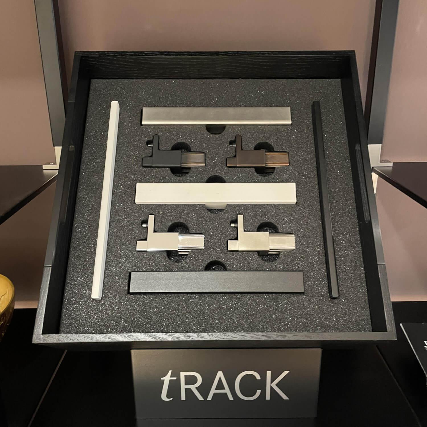 tRack - Regal t-Rack Gestänge und Stahlböden Tiefschwarz Mikrostruktur Konnektor Mattnickel - 2