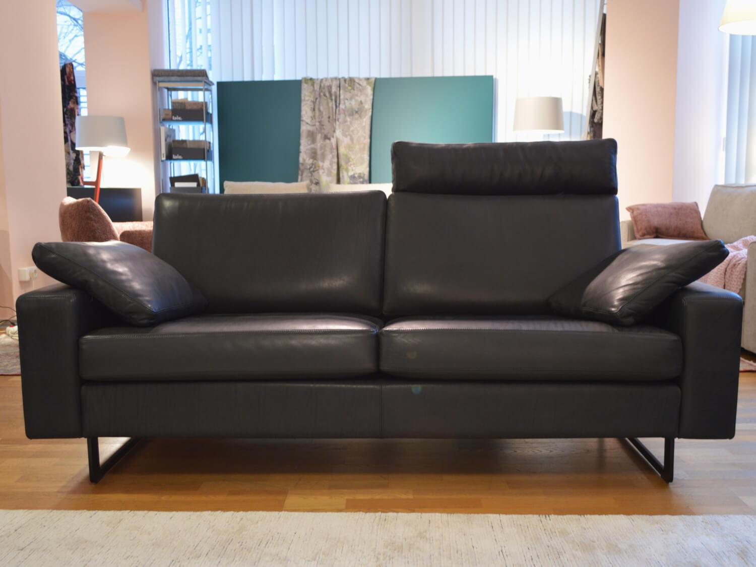 COR - Sofa Conseta 87 Bodenfrei Leder 913 Puro Schwarz mit 2 Kissen und Kopfstütze - 7