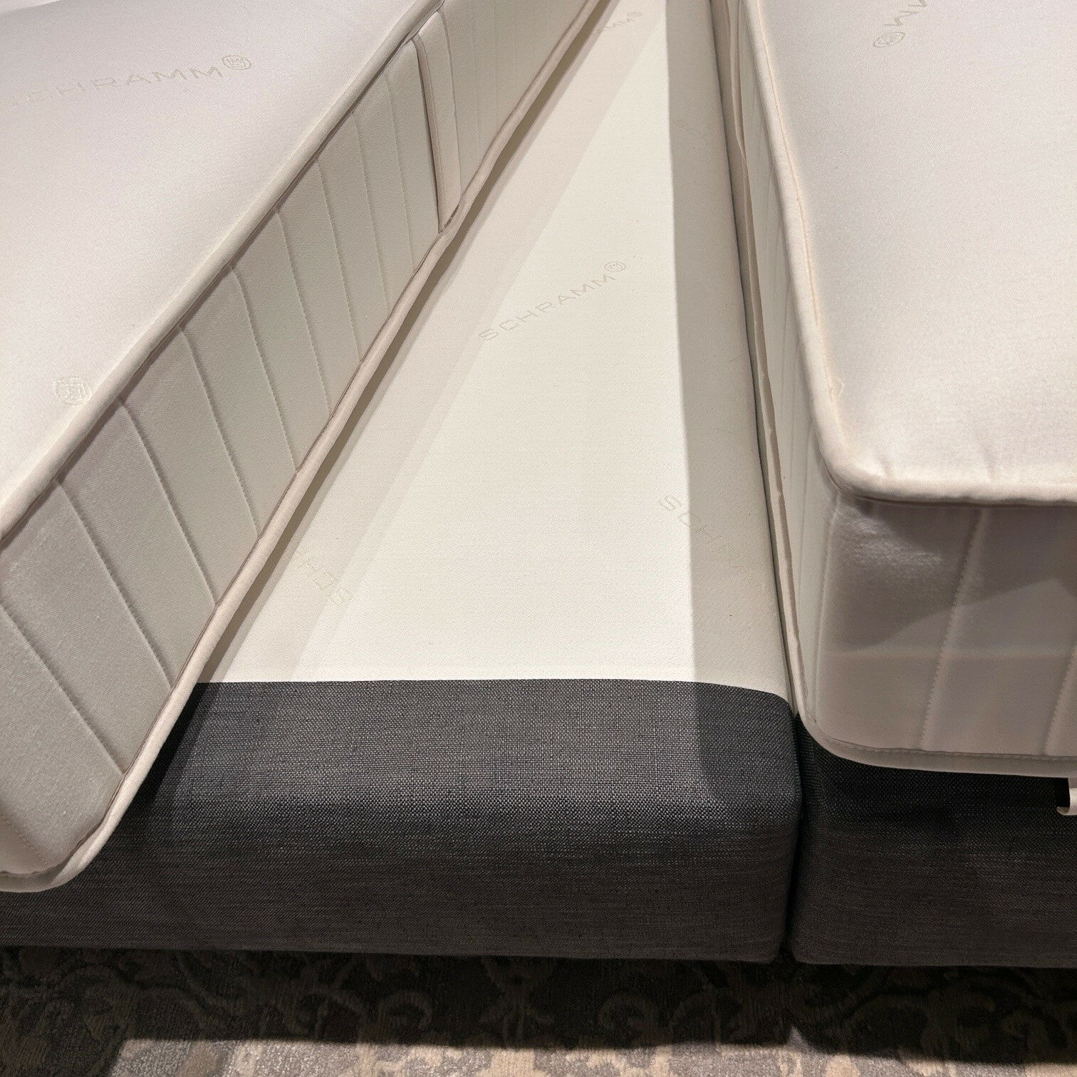 Schramm - Bett Cube Limited Edition Stoff Lino-2230 Grau Fuß Schwarze Blindfüße mit 2 Matratzen - 5