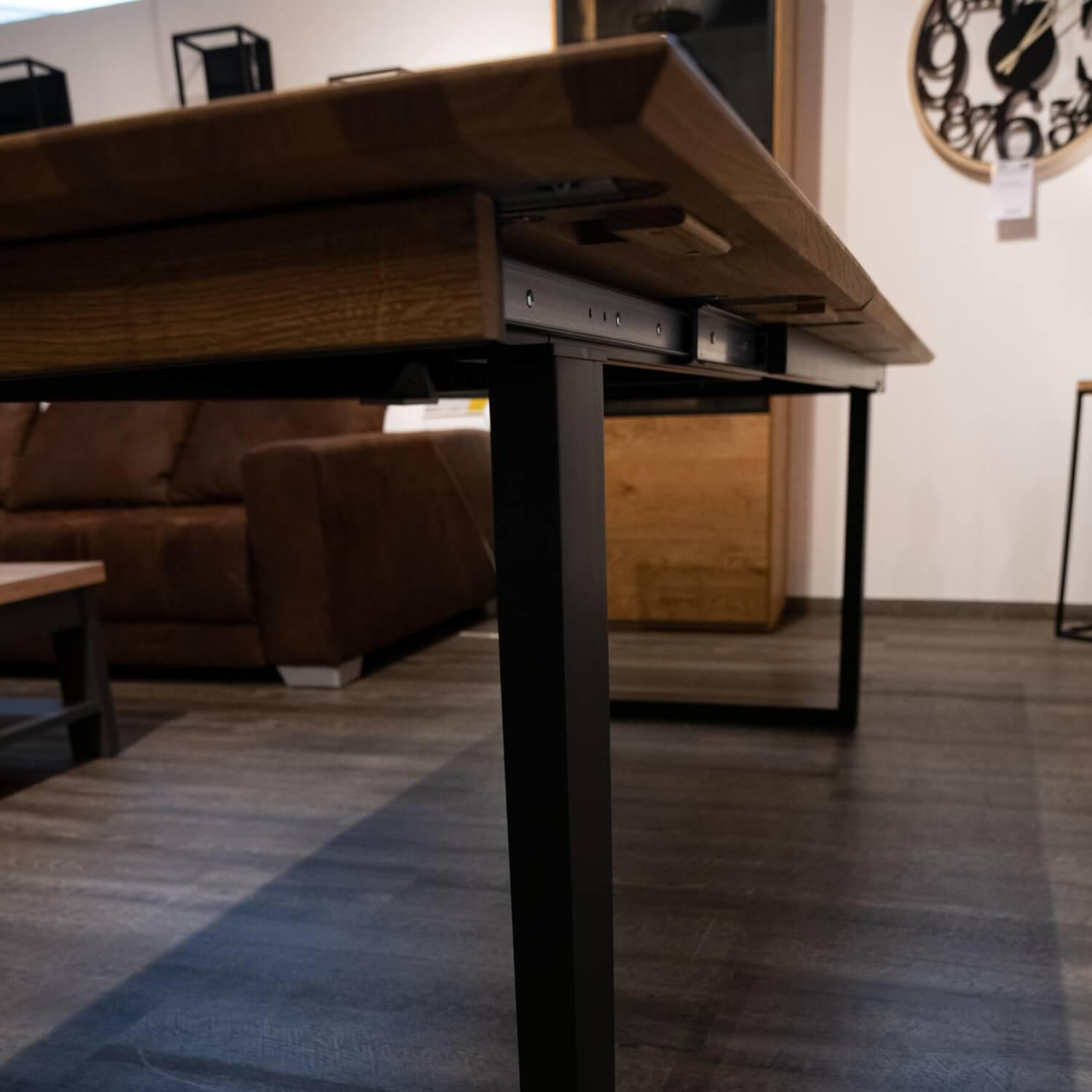 standard - Esstisch Rennes Platte Eiche Rustik Gespachtelt Geölt Gestell Schwarz Lackiert Mit Auszug - 4