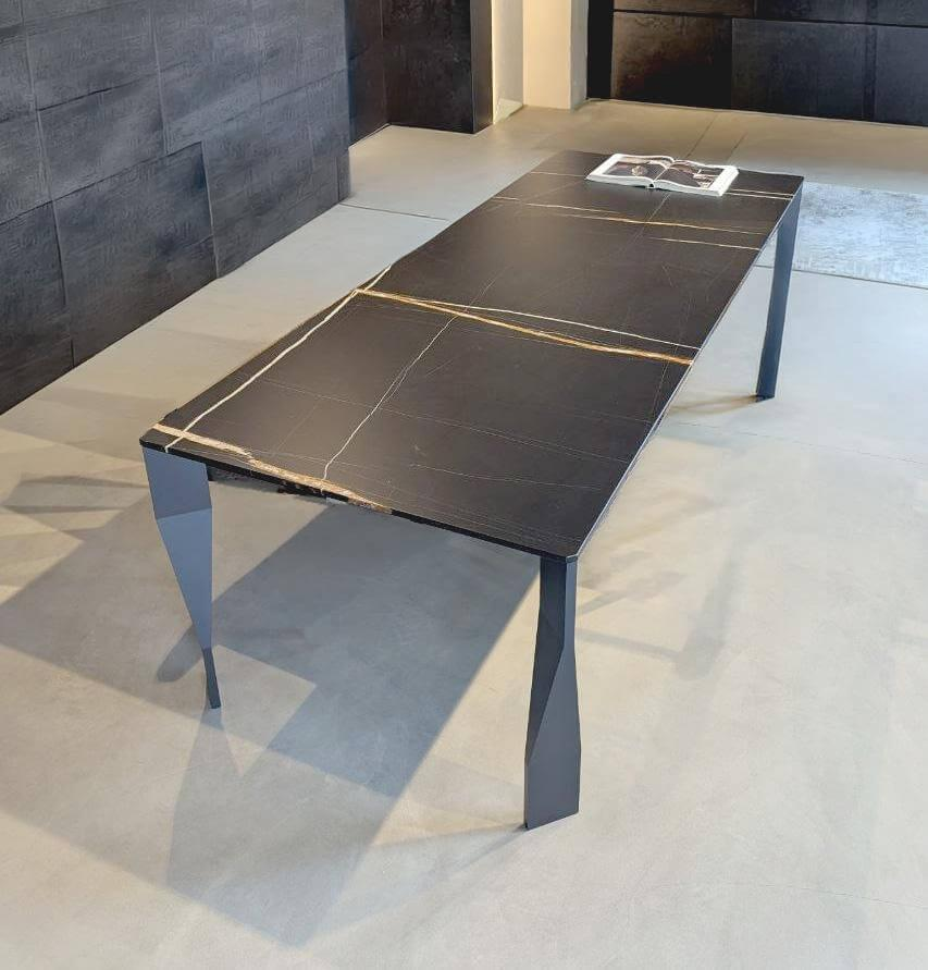 Molteni & C - Esstisch Diamond Marmorplatte Sahara Noir Gestell Aluminium Metallic Finish - 7