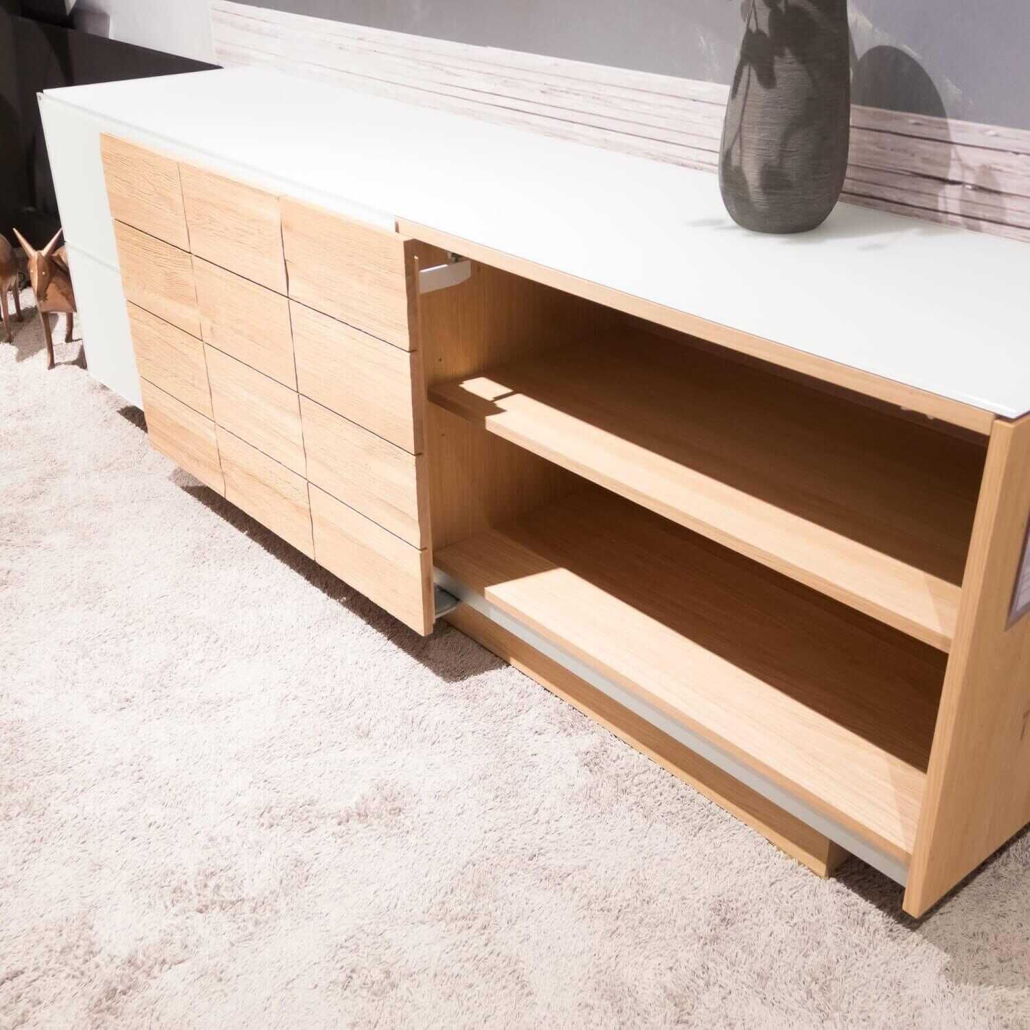 voglauer-sideboard-v-montana-wildeiche-ge-C3-B6lt-frontglas-o-optiwhite-abdeckplatte-po-glas-optiwhite-c7865de0518cAO0pixZ6HNzB1 Voglauer - Sideboard V-Montana Wildeiche Geölt Frontglas O-Optiwhite Abdeckplatte PO-Glas Optiwhite - 7