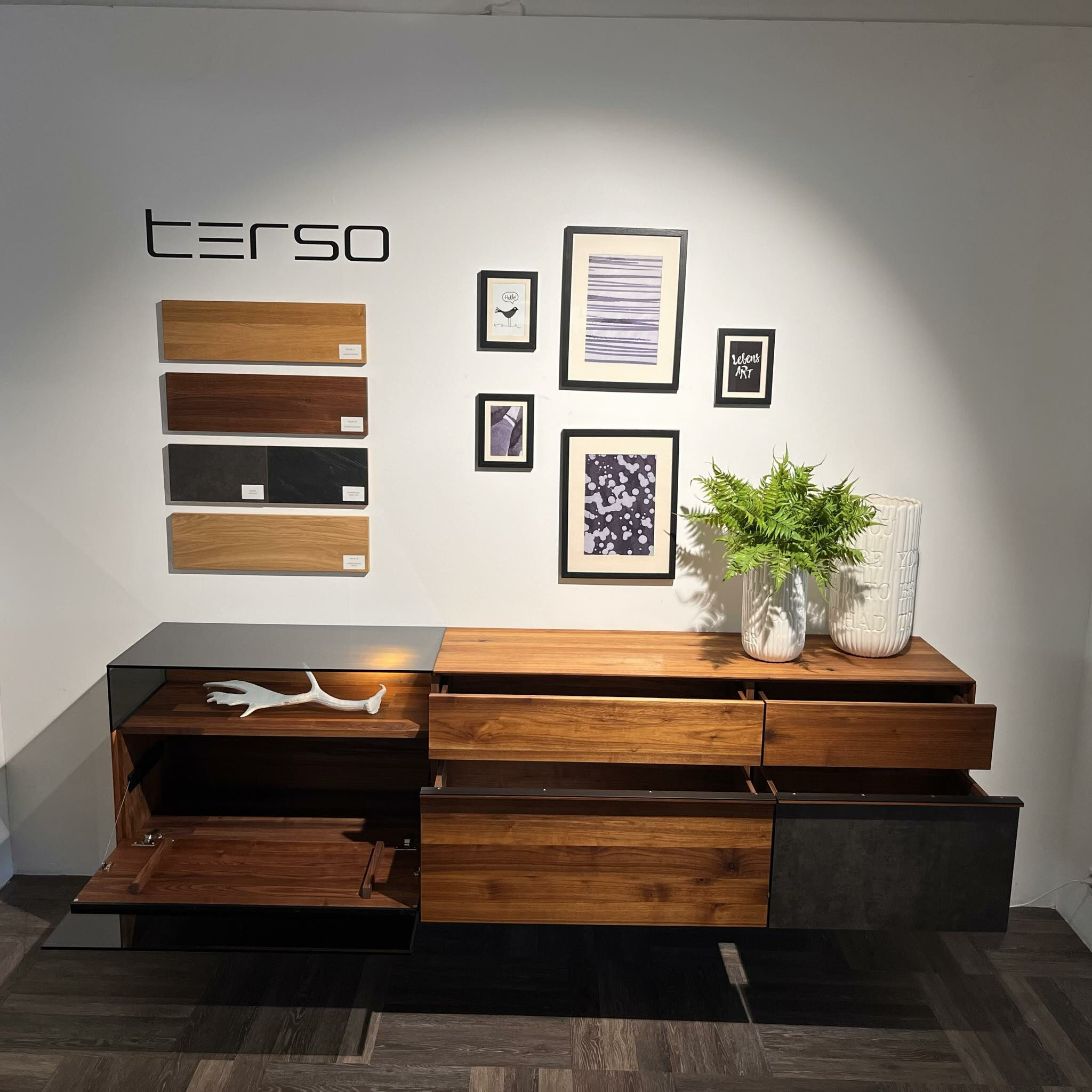 Wimmer - Hänge-Sideboard Wildau Nussbaum Natur Rustikal Frontabsetzung Keramik Iron Grau  - 2