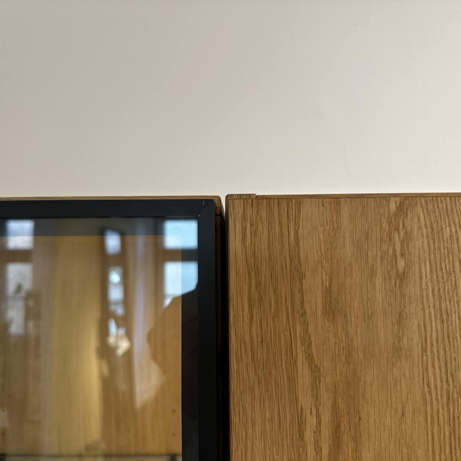 Team 7 - Wohnwand Eiche Natur Geölt Farbglas Graphitgrau Matt Vitrine Rauchglas Inklusive LED Beleuchtung - 2