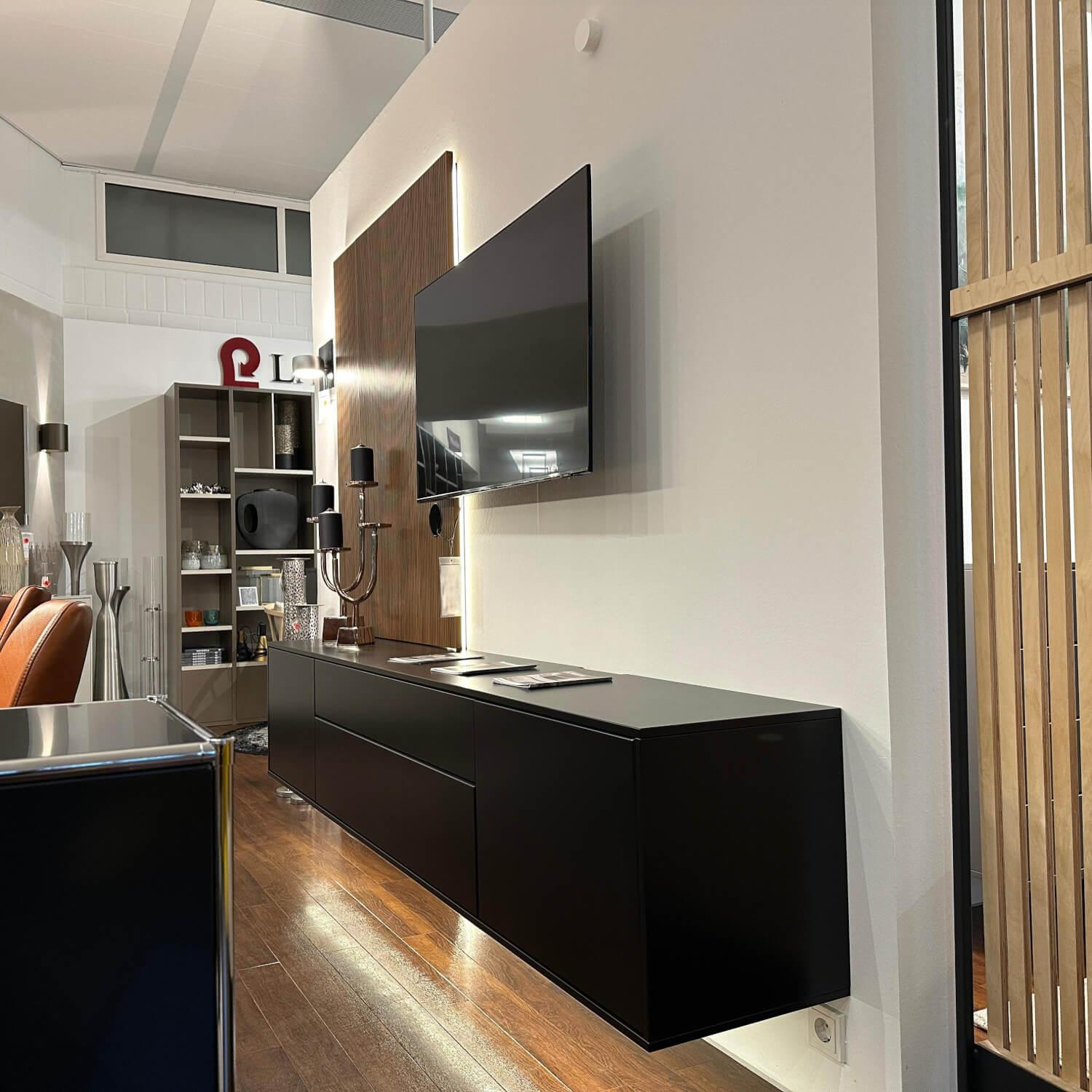 Rietberger Möbelwerke - Sideboard Deviso Lack Schwarz Mit Push To Open Inklusive Paneel Nussbaum Nova Und Beleuchtung - 7