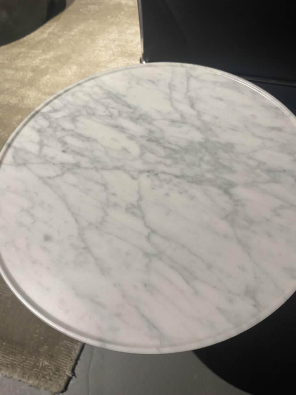 Cassina - Beistelltisch 9 Sockel Und Platte Marmor Weiß Gestell Anthrazit - 2