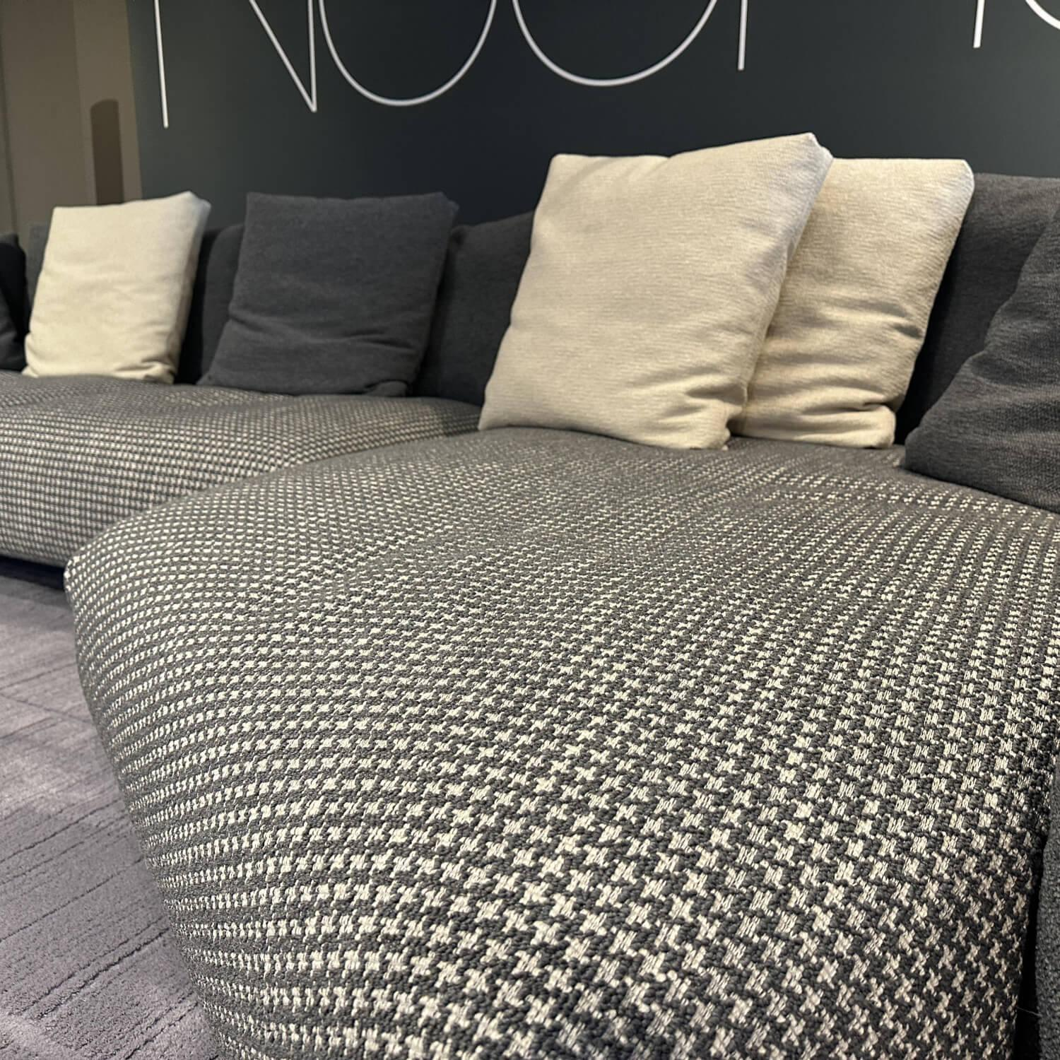 B&B Italia - Ecksofa Dambo Stoff Lissy 251 Gris Grau Füße Aluminium Glanz Inklusive Kissen - 4