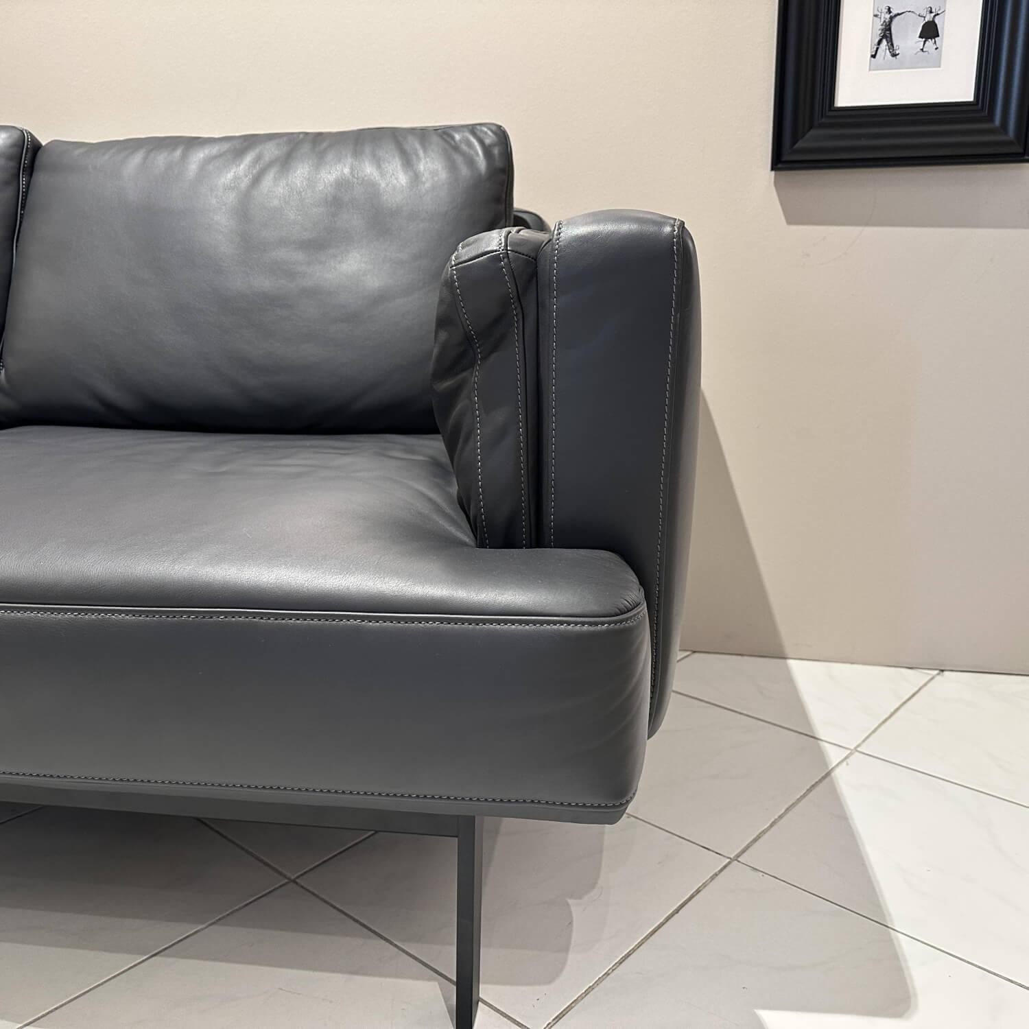 De Sede - Funktionssofa DS 747 Leder Touch 02 Umbra Schwarz Fuß Stahl Schwarz Armlehne Mit Kissenoptik - 2