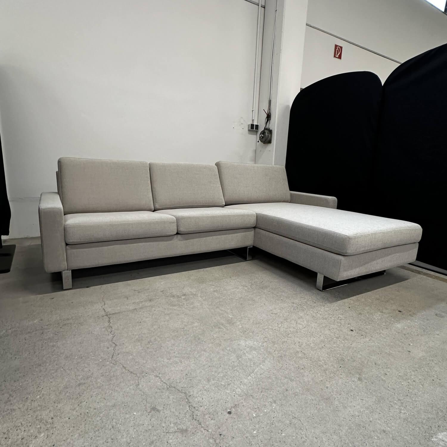 COR - Ecksofa Conseta Stoff 8158 Ecru Grau Weiß Metallkufen Verchromt Mit Filzgleitern - 3