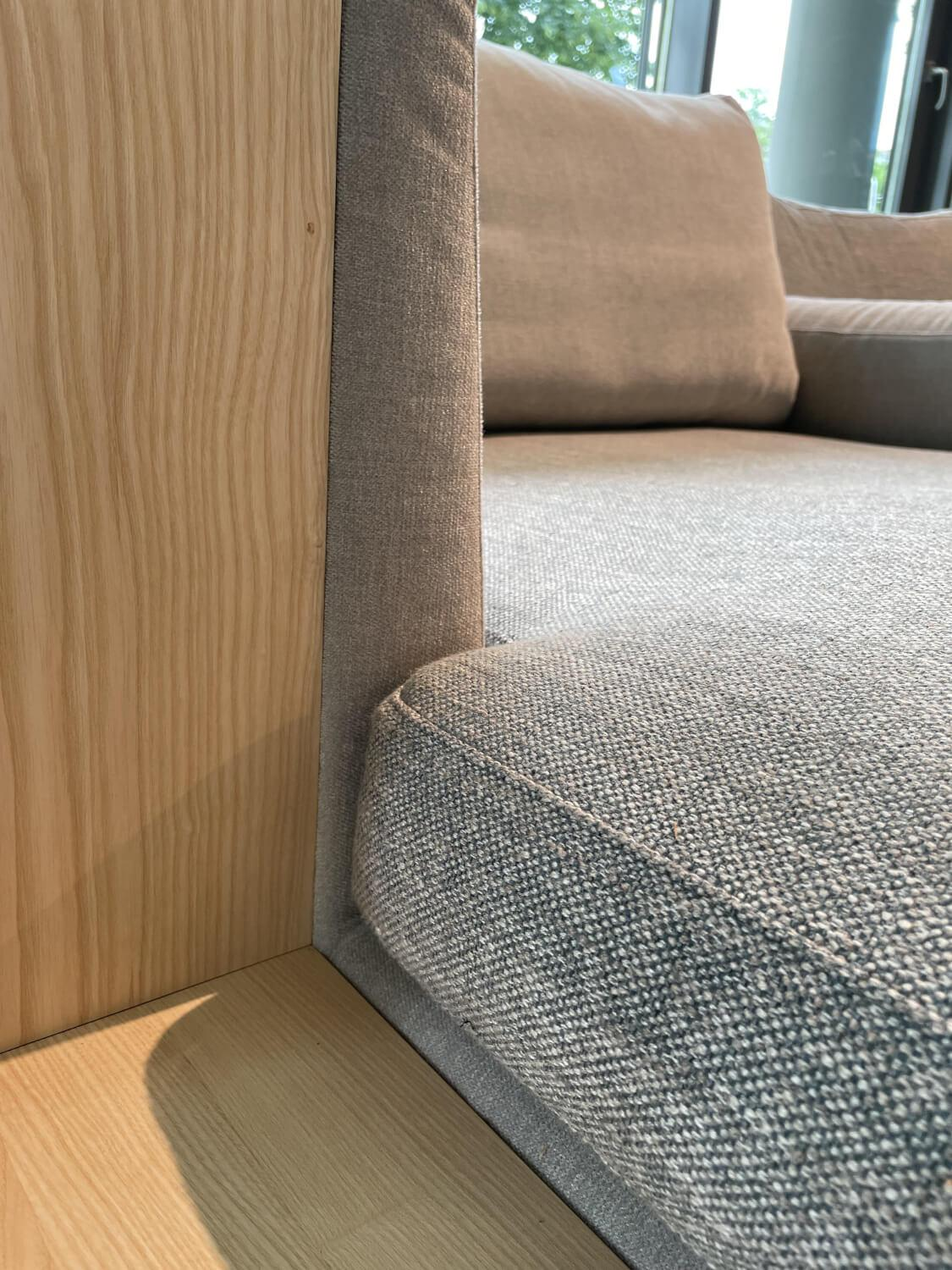 COR - Ecksofa Pilotis Stoff Stoff 8158 Ecru 8151 Taubenblau aus Liegen- und Schrägelement - 3