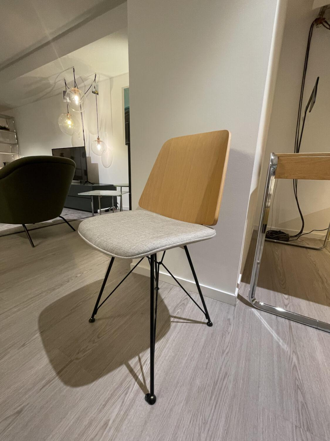 Zanotta - Stuhl June Eiche Natur Sitzpolster Stoff Vins Grau - 1