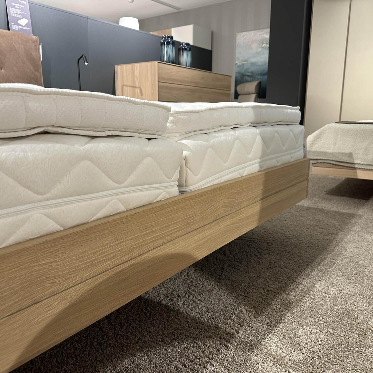 Team 7 - Bett Float L7 Kopfteil Naturleder 77720 Umbra Braun Gestell Eiche Weißöl Inklusive Matratzen Und Topper - 6