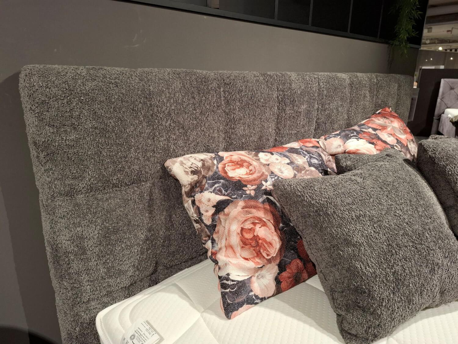 Oschmann - Polsterbett PB23072 Stoff Kama Anthrazit Füße Aluminium Schwarz Inklusive Matratze Und Kissen - 3
