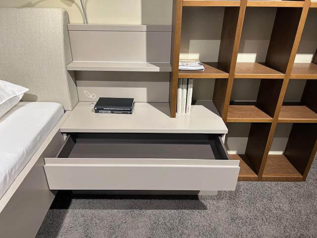 Rietberger Möbelwerke - Bett mit Anbauregal Skara Schlafen Lack Cashmere (R4) - 8