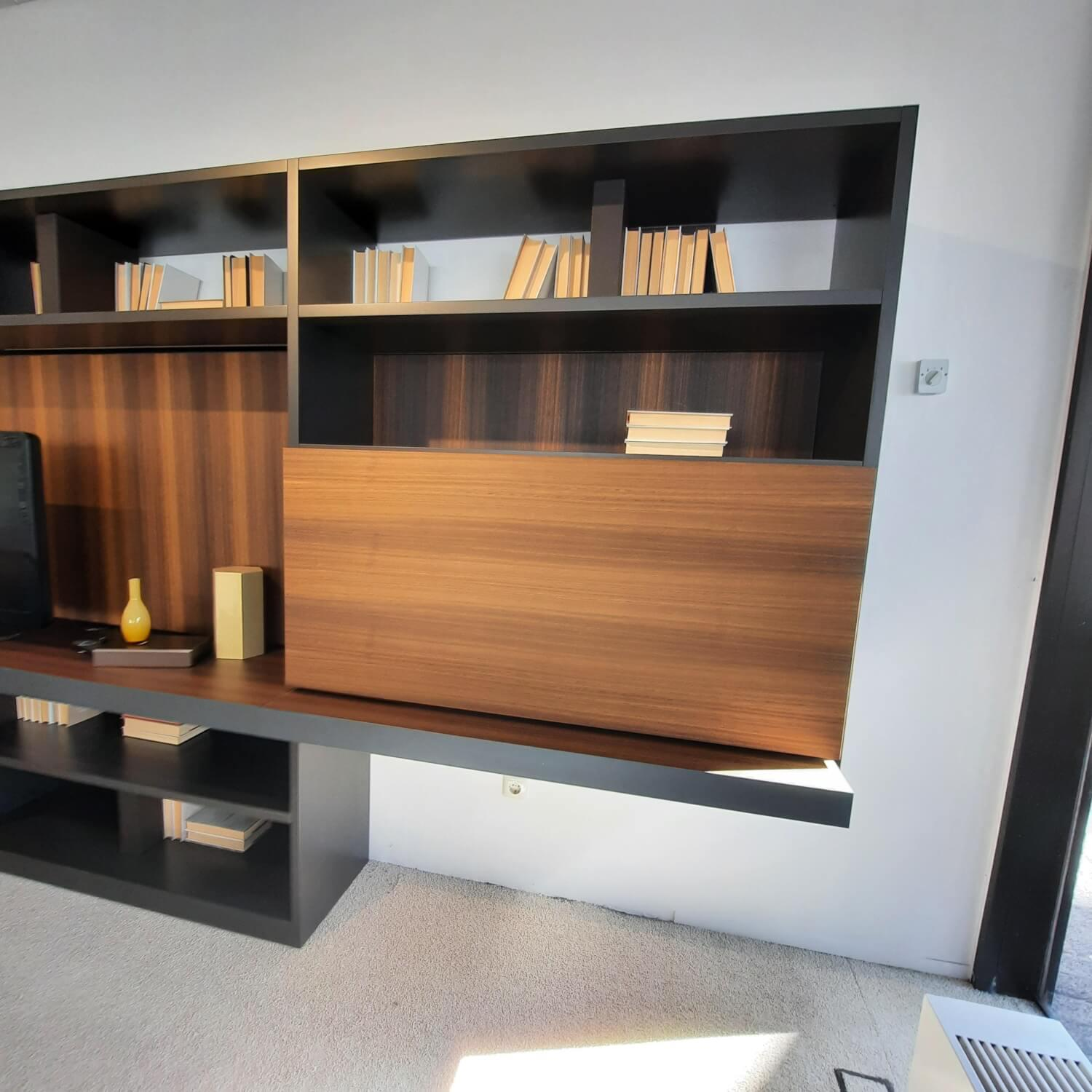 Molteni & C - Wohnwand 505 Lack Matt Mokka Braun Furnier Eukalyptus Mit Herausnehmbarer Rückwand Für Kabel und mit Beleuchtung - 8