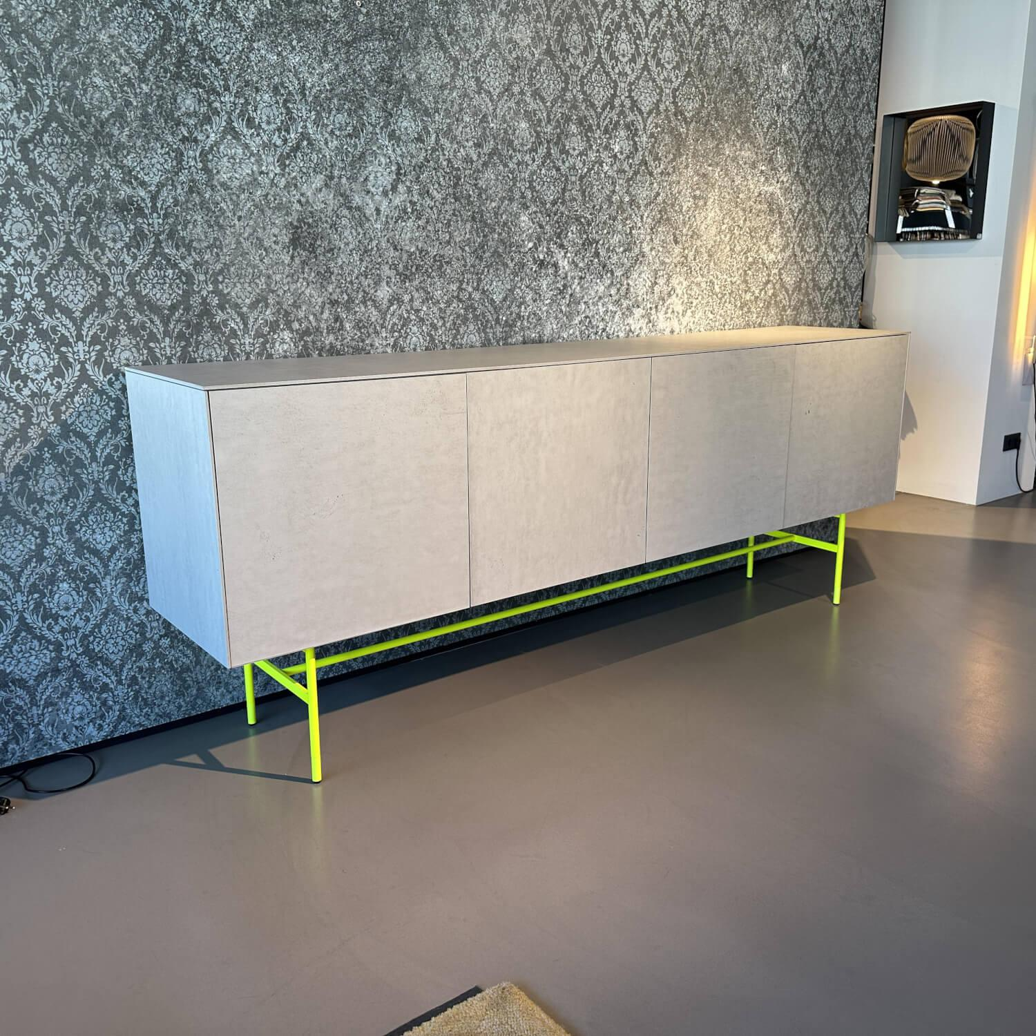 Kettnaker - Sideboard Soma Beton Optik Grau Gestell Rundrohr Leuchtgelb Gelb Grün - 7