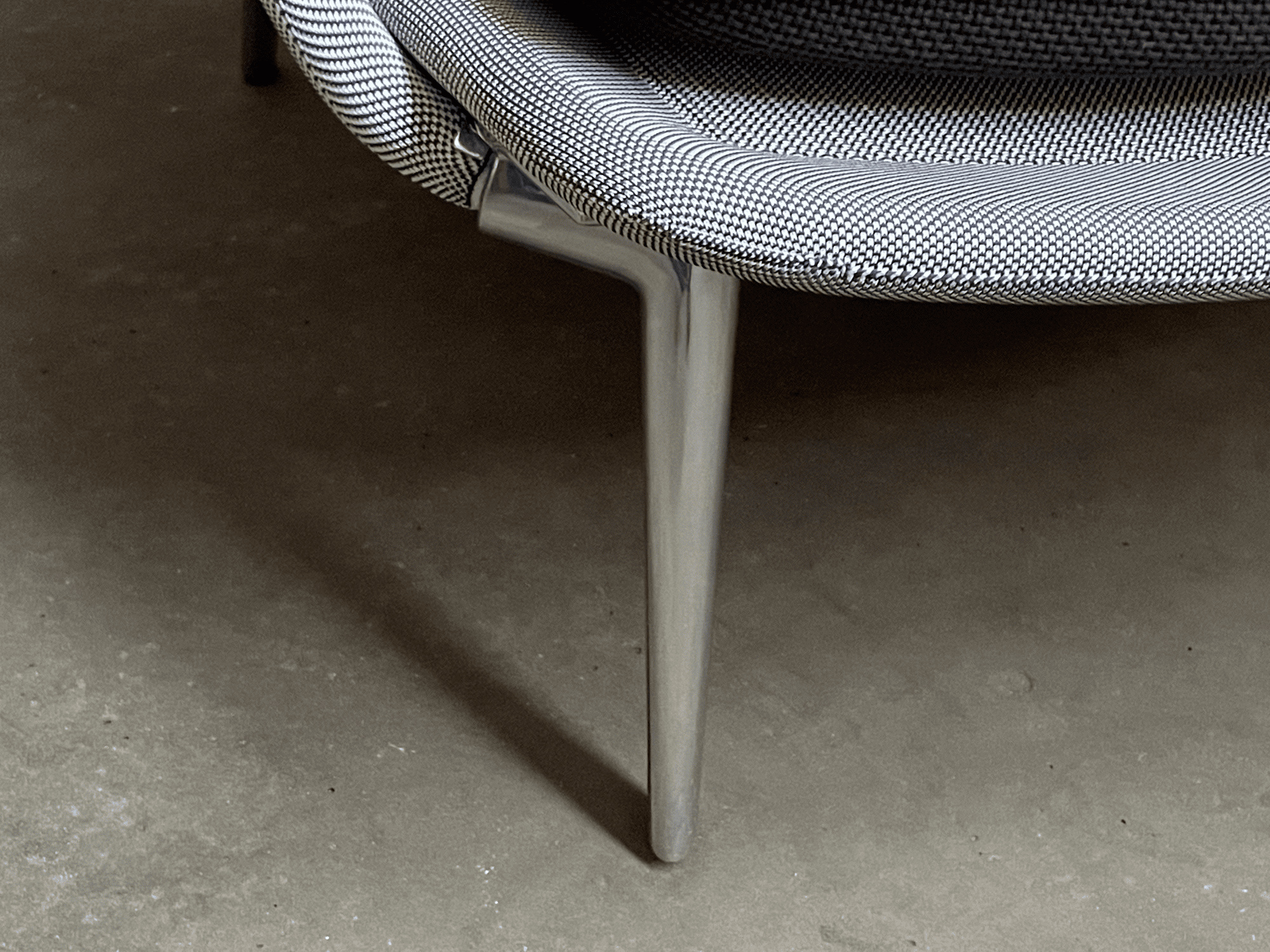 vitra-sessel-slow-chair-bezug-tricot-braun-creme-gestell-aluminium-poliert-mf-0008205-001