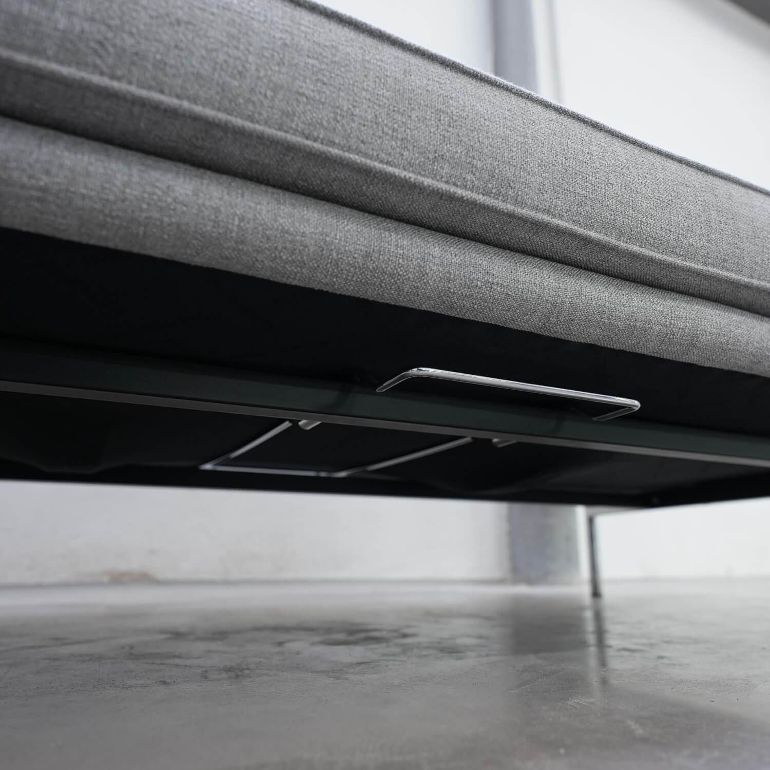 Sofa Living Platform 400 Bezug Stoff Gaia 7891 Platin Grau Gestell Stahl Hochglanz Verchromt