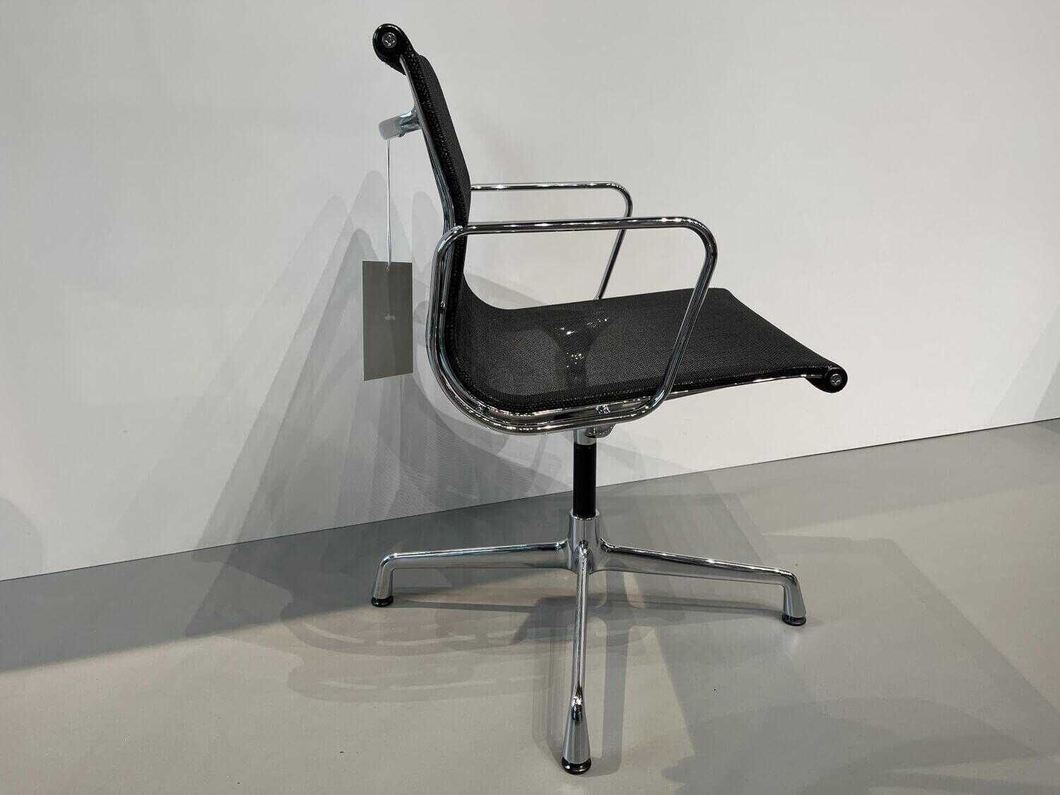 Konferenzstuhl Drehbar Aluminium Chair EA 104 Netz Nero 66 Schwarz