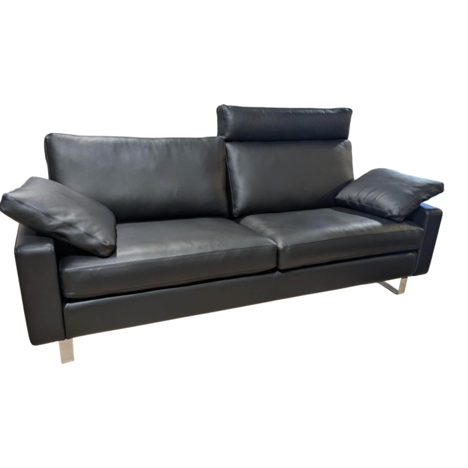COR - Sofa Conseta 2-Sitzer Leder 286 Schwarz Kufen Verchromt mit 2 Armlehnkissen - 1