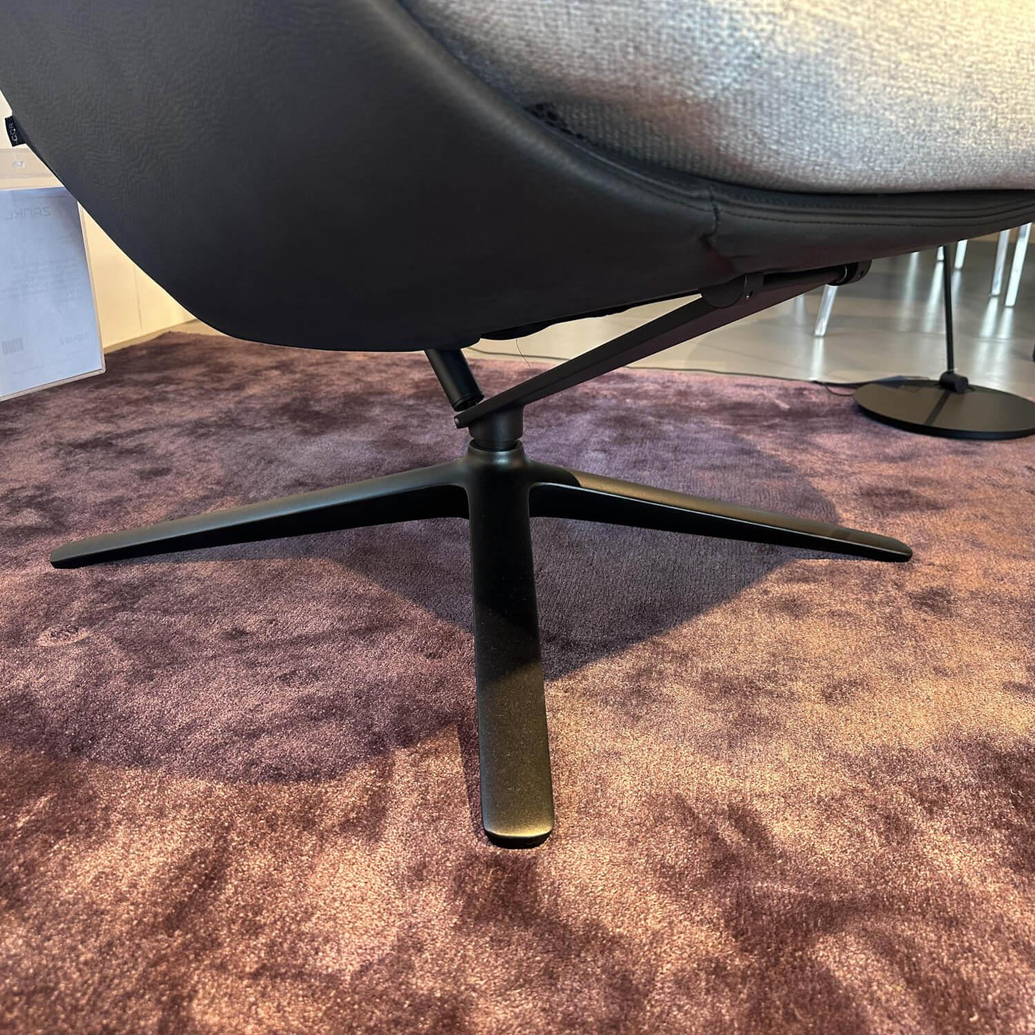 COR - Loungesessel Cordia Korpus Leder 423 Schwarz Sitz Stoff 8300 Lichtgrau Grau Gestell F05 Schwarz Mit Hocker - 6