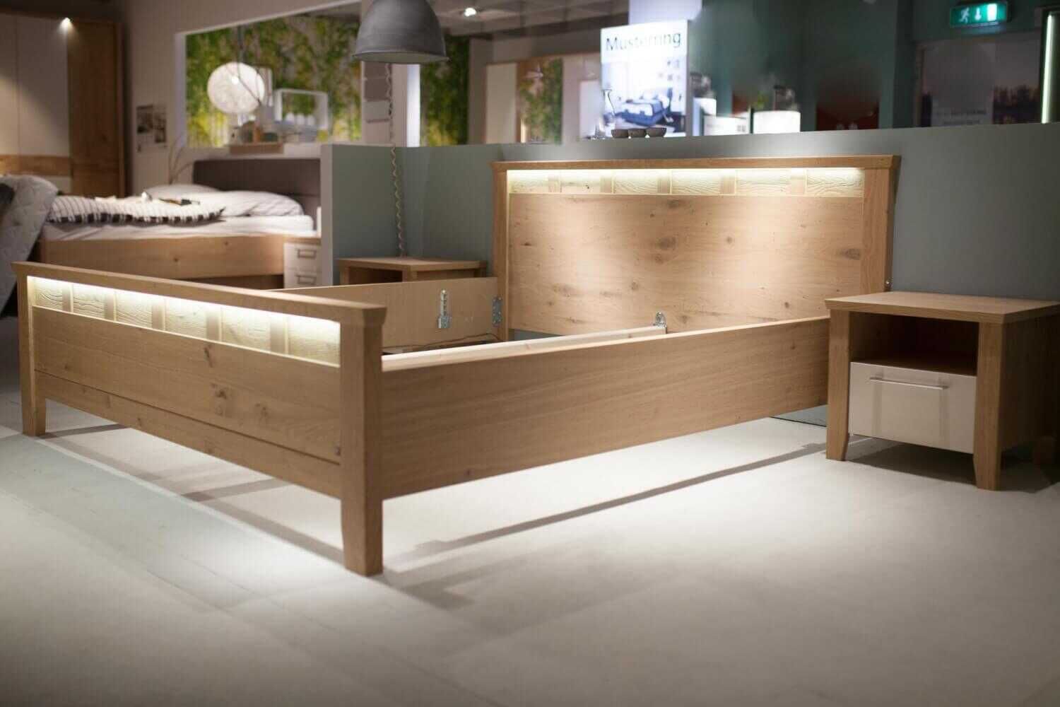 Musterring - Schlafzimmer Madlen MR Balkeneiche Lacksand 2914 Bett, Nachtkonsolen und Kleiderschrank - 1