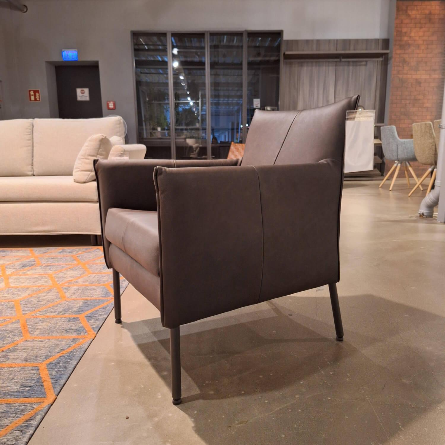 Bert Plantagie - Sessel Dalia Bezug Leder Timber LT0309 Cioccolate Schwarz Gestell Rundrohr Fein Struktur 100 Kohl Schwarz - 3