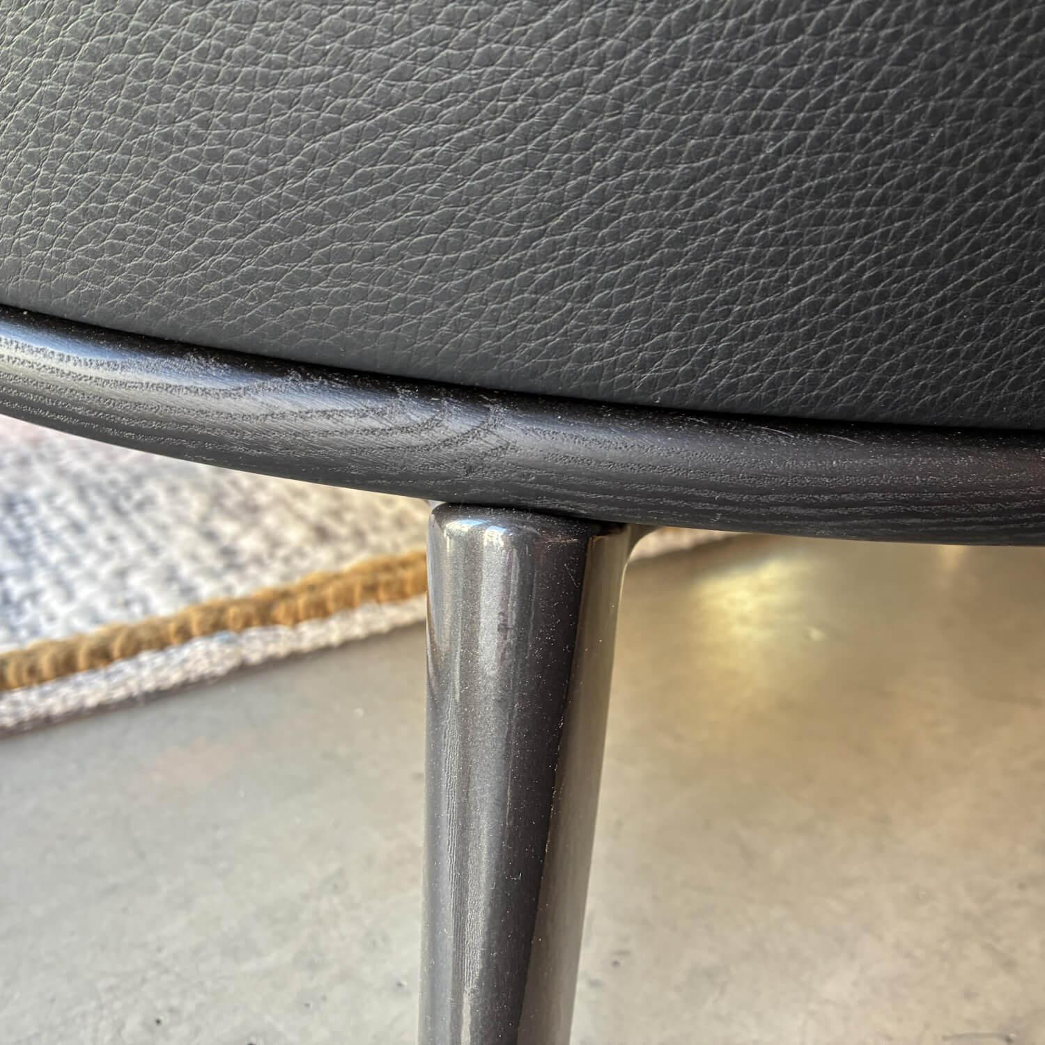 Minotti - 2er Set Sessel Leslie Innen Stoff Douglas Granitto Grau Außen Leder Pelle Aspen Carbone Schwarz Füße Aluminium Zinnfarbig Lackiert - 3