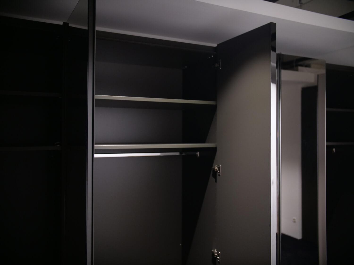 Hülsta - Kleiderschrank Mit Drehtüren Multi Forma II Lack Taupe Griffleiste Chrom Glänzend - 10