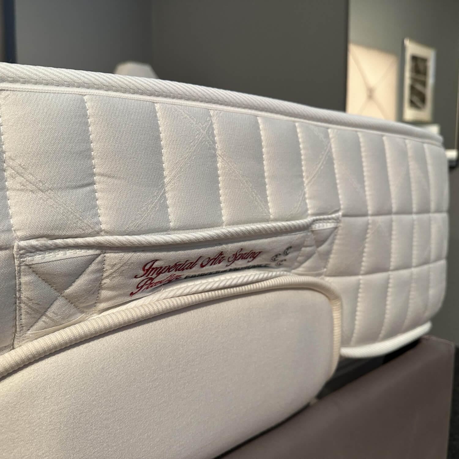 Treca Interiors - Bett Carat Stoff Tiera D Sand Grau Beige Blockfüße Aluminium Inklusive Matratzen Mit Verstellung ohne Topper - 9