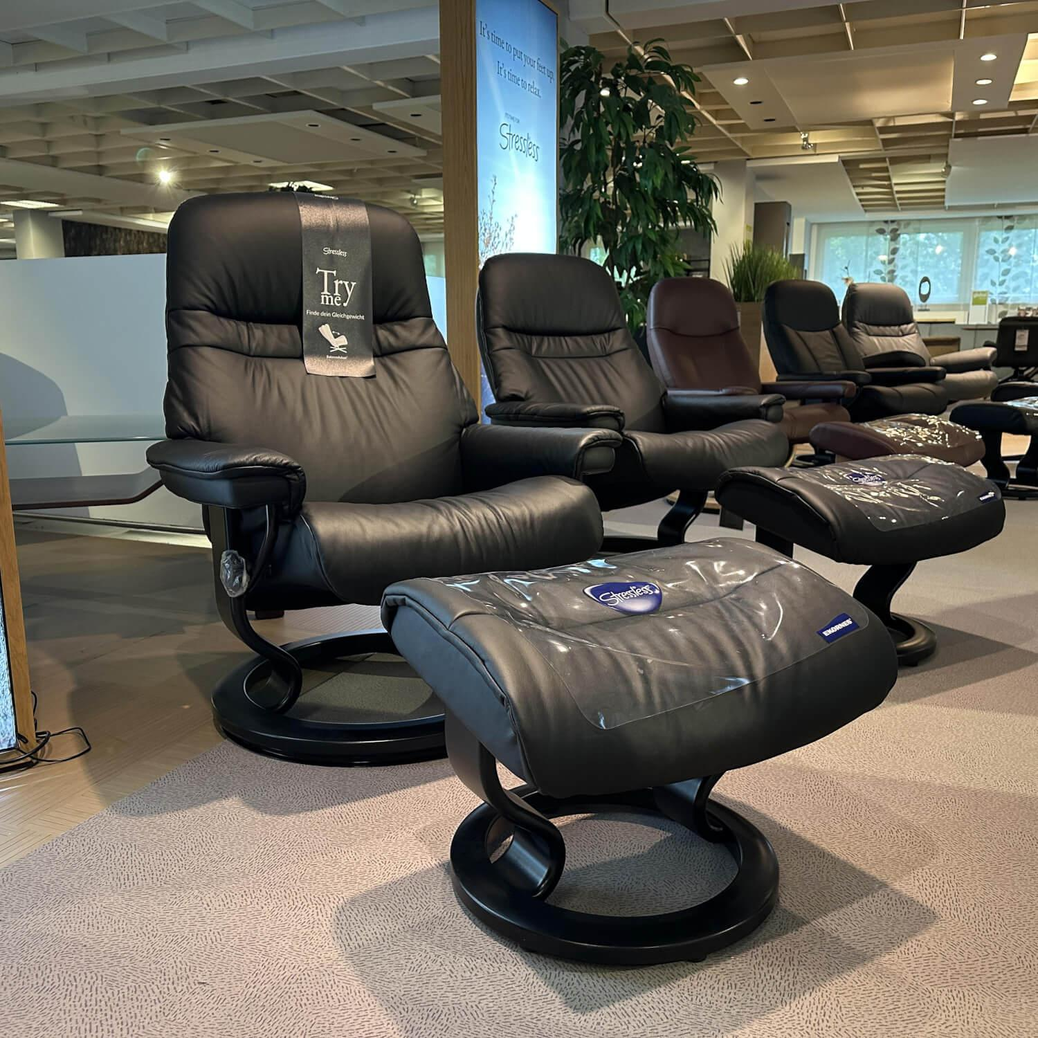 Stressless - Sessel Sunrise M Leder 094 Paloma 19 Black Schwarz Gestell Classic Schwarz Inklusive Hocker - 4
