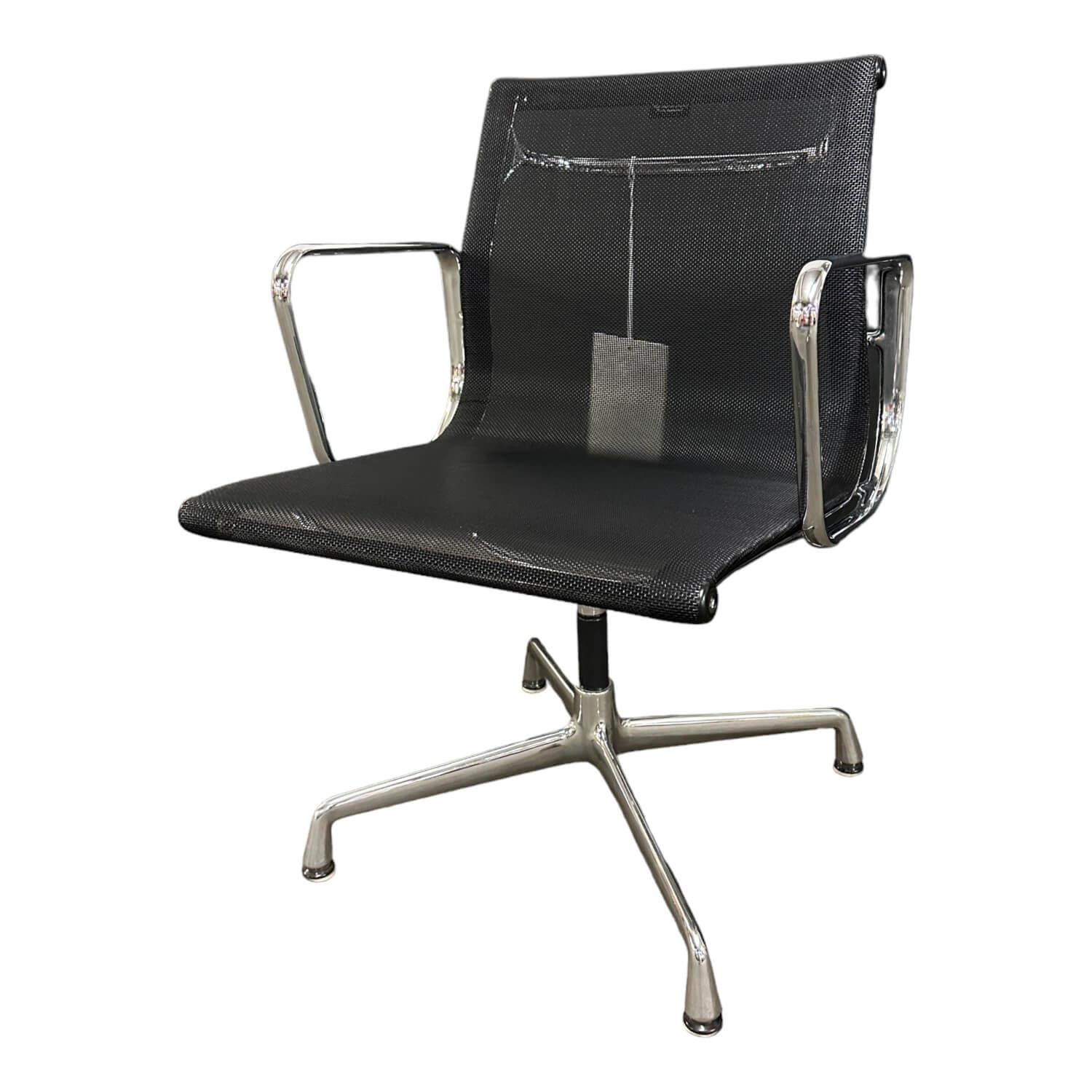 Stuhl Aluminium Chair EA108 Bezug Schwarz Gestell Aluminum Verchromt