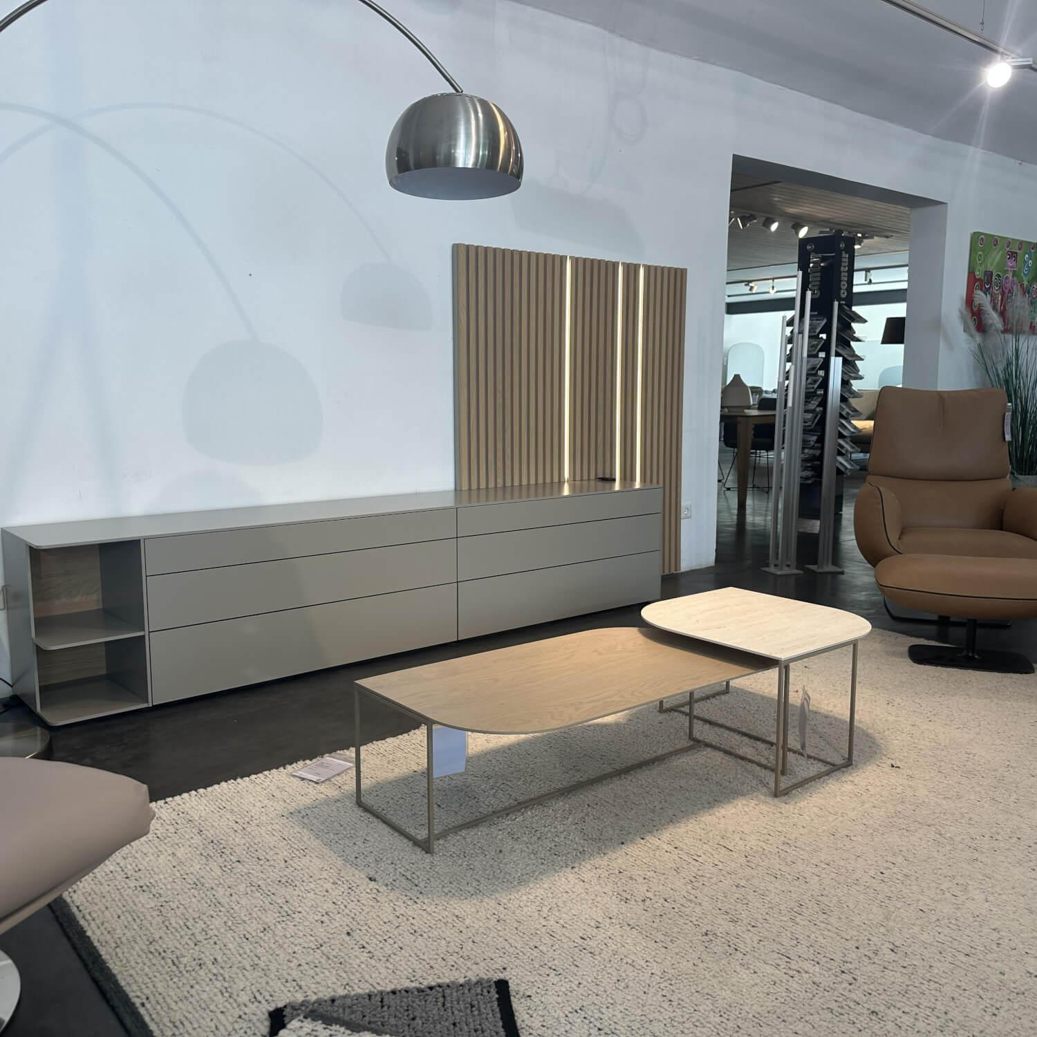 Sudbrock - Wohnwand Goya Lack 405 Muschelgrau Lamellenpaneel Eiche Milk Inklusive Beleuchtung Mit Fernbedienung - 6