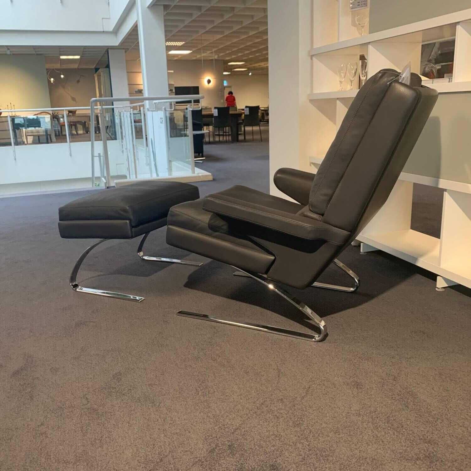 COR - Sessel Swing Leder 282 Basalt Gestell Verchromt mit Hocker - 2