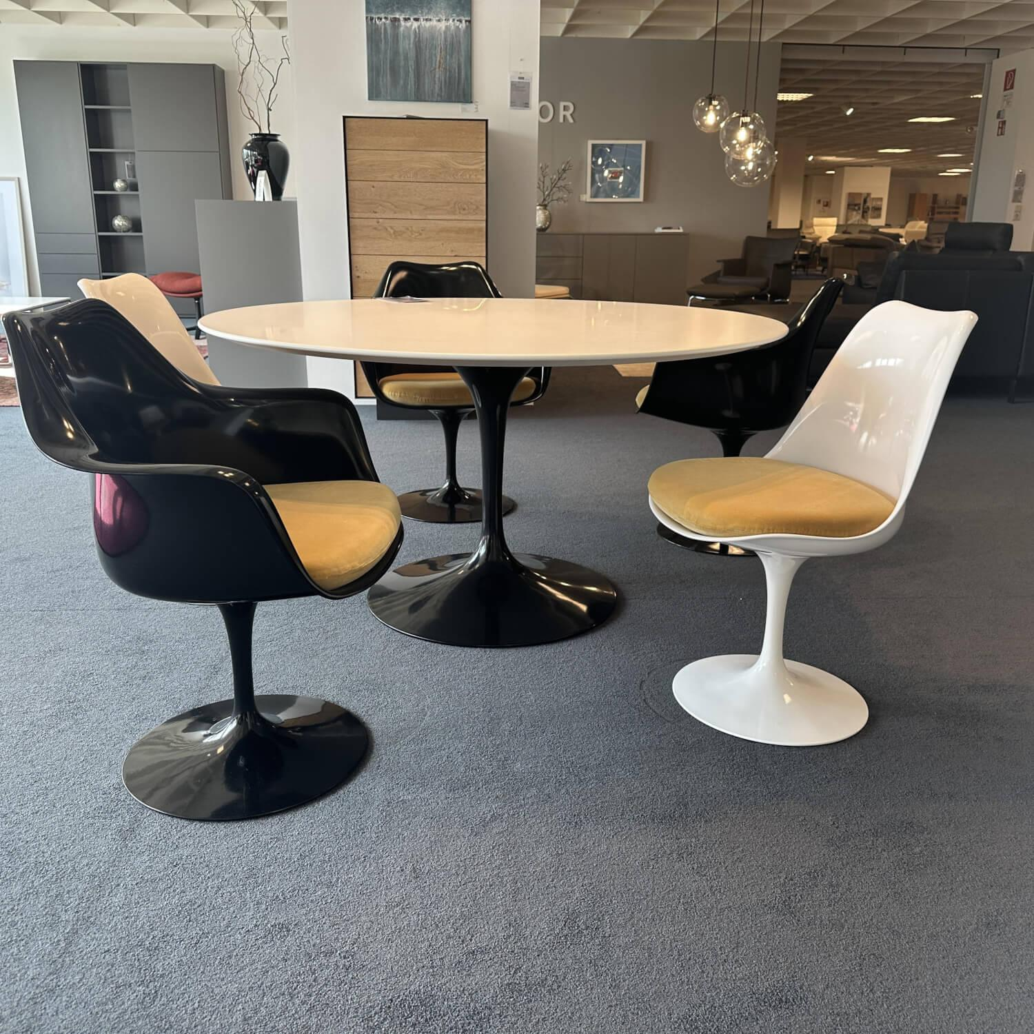 Knoll International - Essgruppe Saarinen Tisch Platte Fenix Weiß Fuß Schwarz Stuhl Tulip Fenix Schwarz Und Weiß Stoff Eva 154 Gold - 7
