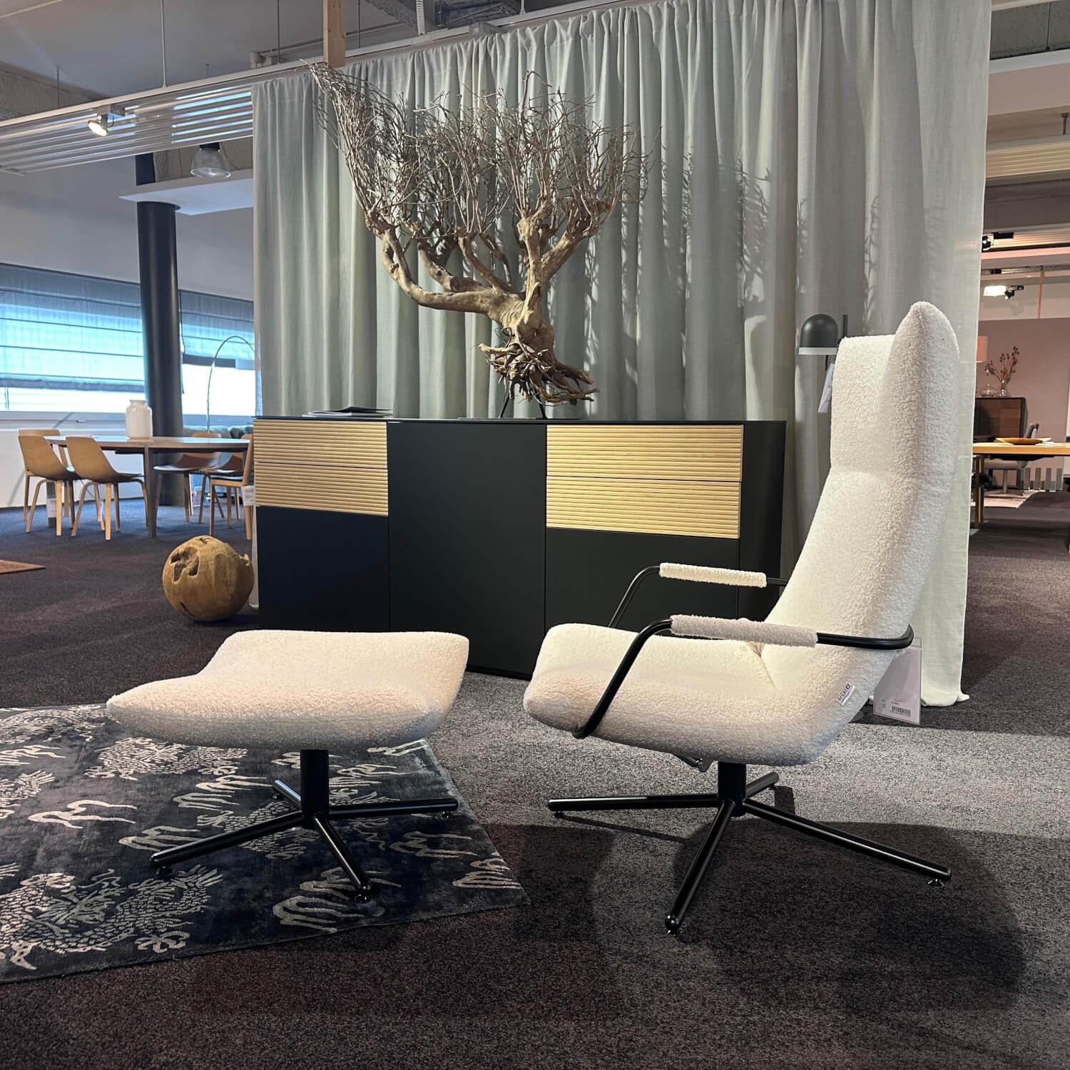 Brühl - Hochlehnsessel Gerard Stoff 3692 41 Beige Kreuzfuß Metall Schwarz Pulverbeschichtet Inklusive Hocker - 4